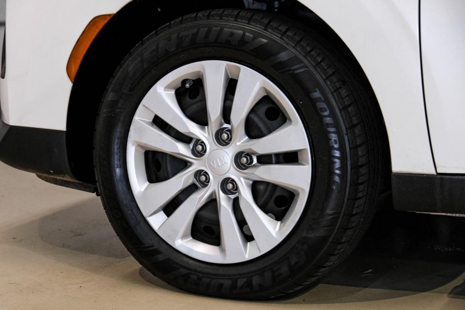 2020 Snow White Pearl /Black Kia Soul LX (KNDJ23AUXL7) with an 2.0L I4 MPI DOHC 16V LEV3-SULEV30 147hp engine, CVT transmission, located at 15300 Midway Rd., Addison, TX, 75001, (972) 702-0011, 32.958321, -96.838074- Photo#55