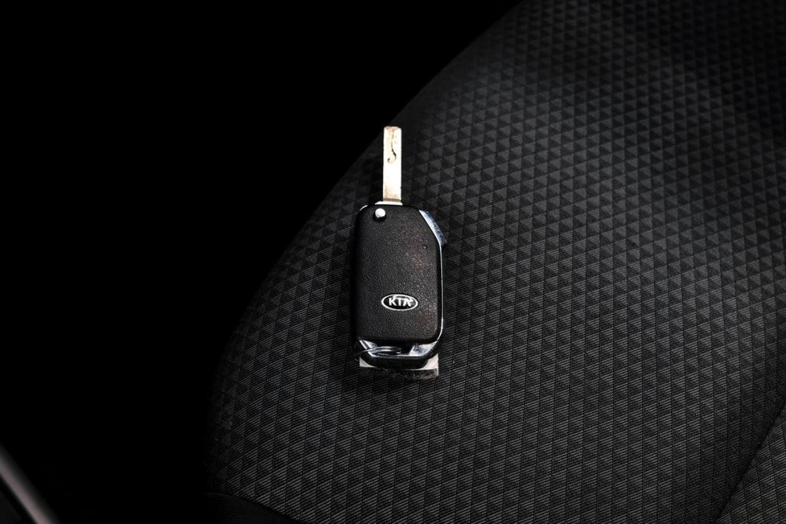 2020 Snow White Pearl /Black Kia Soul LX (KNDJ23AUXL7) with an 2.0L I4 MPI DOHC 16V LEV3-SULEV30 147hp engine, CVT transmission, located at 15300 Midway Rd., Addison, TX, 75001, (972) 702-0011, 32.958321, -96.838074- Photo#57