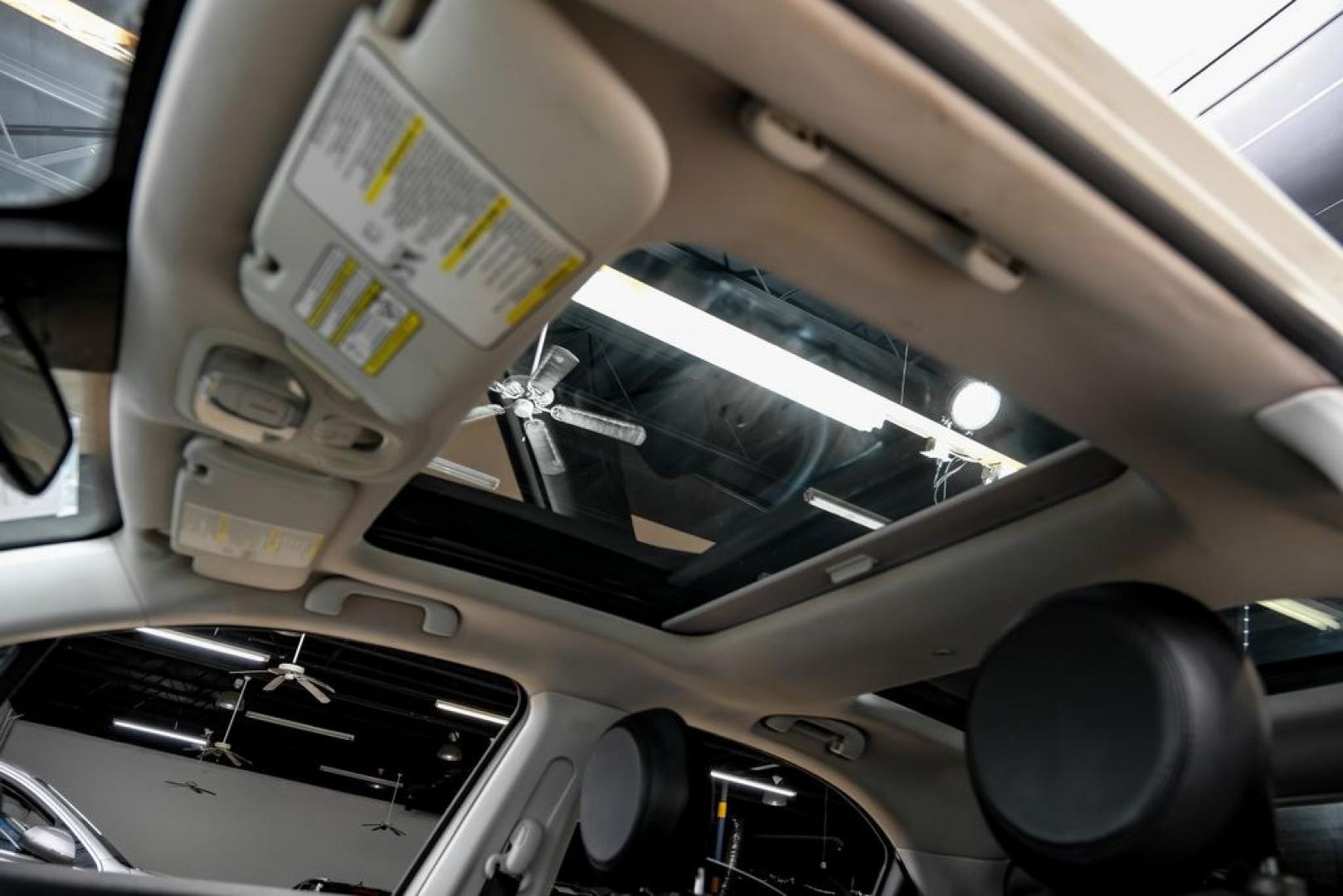 2016 White Clearcoat /Black Fiat 500X Lounge (ZFBCFXDT9GP) with an 2.4L I4 MultiAir engine, Automatic transmission, located at 15300 Midway Rd., Addison, TX, 75001, (972) 702-0011, 32.958321, -96.838074- Photo#4