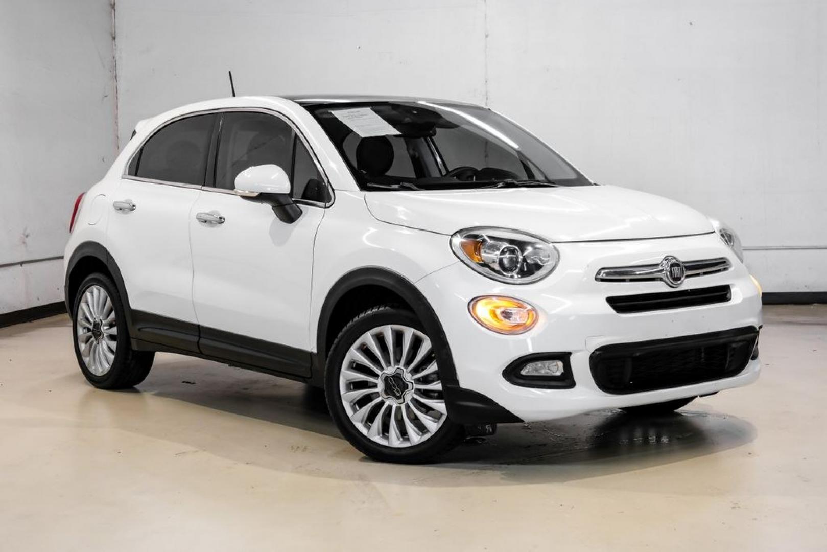 2016 White Clearcoat /Black Fiat 500X Lounge (ZFBCFXDT9GP) with an 2.4L I4 MultiAir engine, Automatic transmission, located at 15300 Midway Rd., Addison, TX, 75001, (972) 702-0011, 32.958321, -96.838074- Photo#6
