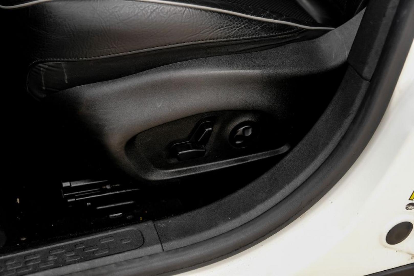 2016 White Clearcoat /Black Fiat 500X Lounge (ZFBCFXDT9GP) with an 2.4L I4 MultiAir engine, Automatic transmission, located at 15300 Midway Rd., Addison, TX, 75001, (972) 702-0011, 32.958321, -96.838074- Photo#38