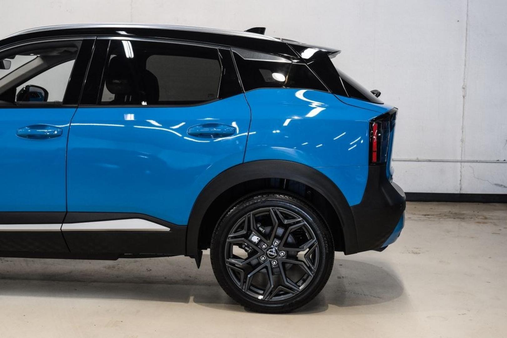 2026 Blue Metallic /Sport Nissan Kicks SR (3N8AP6DD1TL) with an 2.0L DOHC engine, CVT transmission, located at 15300 Midway Rd., Addison, TX, 75001, (972) 702-0011, 32.958321, -96.838074- Photo#17