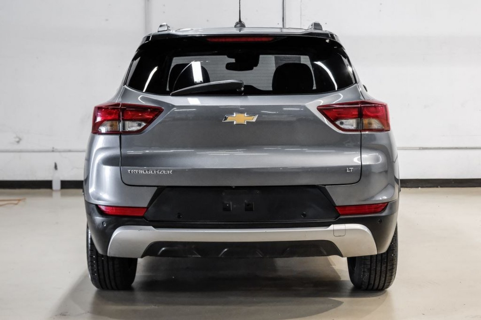 2021 Steel Metallic /Jet Black Chevrolet TrailBlazer LT (KL79MPSL1MB) with an 1.3L Ecotec Turbo DOHC SIDI w/VVT engine, CVT transmission, located at 15300 Midway Rd., Addison, TX, 75001, (972) 702-0011, 32.958321, -96.838074 - Photo#9