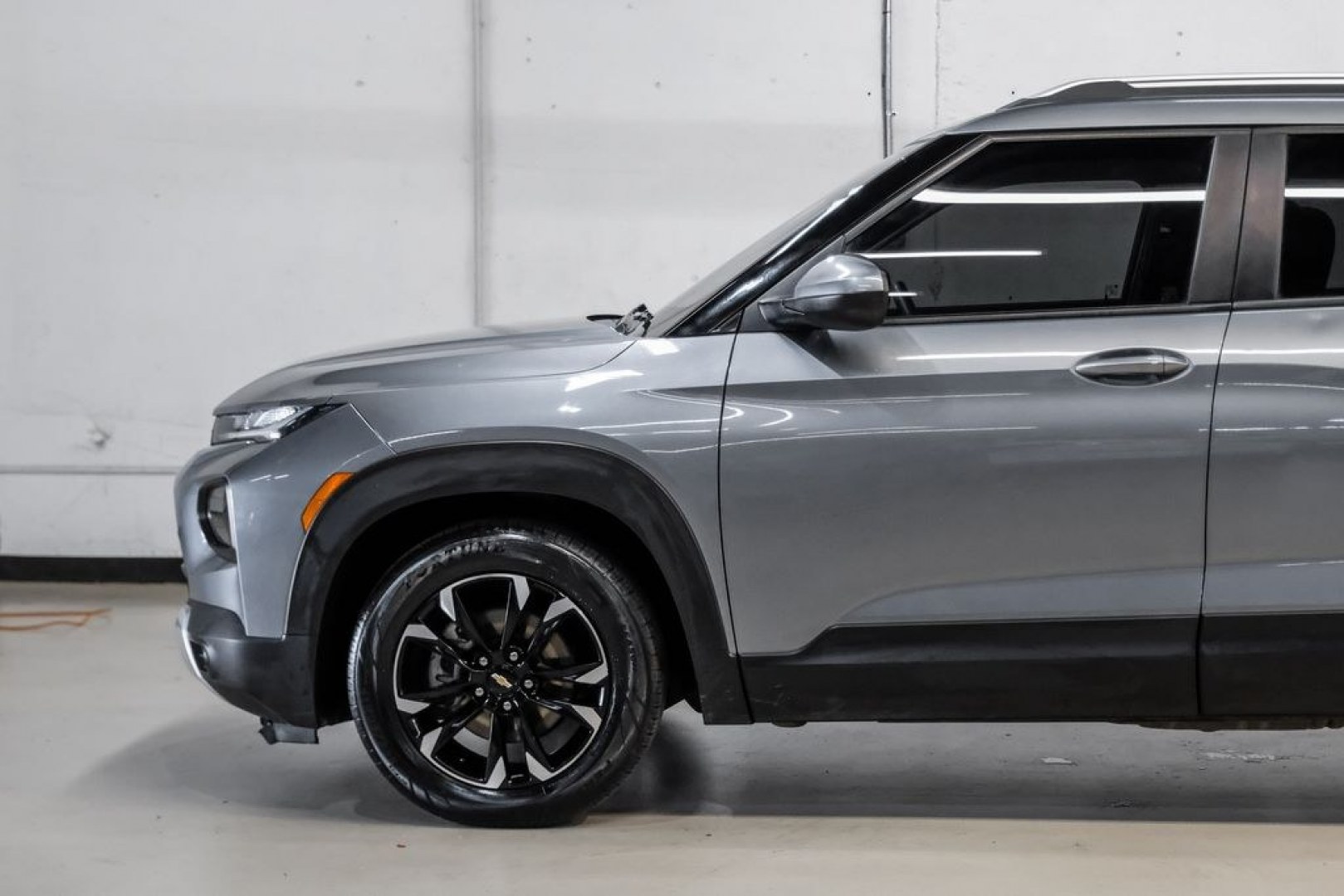 2021 Steel Metallic /Jet Black Chevrolet TrailBlazer LT (KL79MPSL1MB) with an 1.3L Ecotec Turbo DOHC SIDI w/VVT engine, CVT transmission, located at 15300 Midway Rd., Addison, TX, 75001, (972) 702-0011, 32.958321, -96.838074 - Photo#12