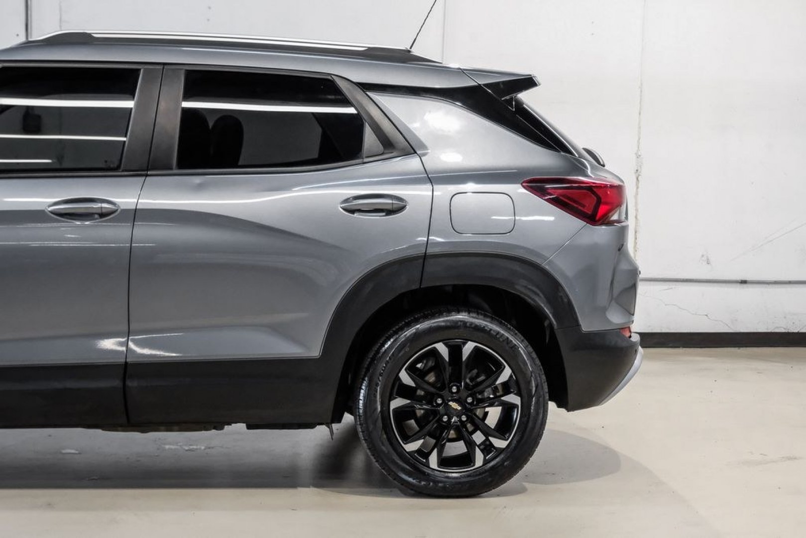 2021 Steel Metallic /Jet Black Chevrolet TrailBlazer LT (KL79MPSL1MB) with an 1.3L Ecotec Turbo DOHC SIDI w/VVT engine, CVT transmission, located at 15300 Midway Rd., Addison, TX, 75001, (972) 702-0011, 32.958321, -96.838074 - Photo#13