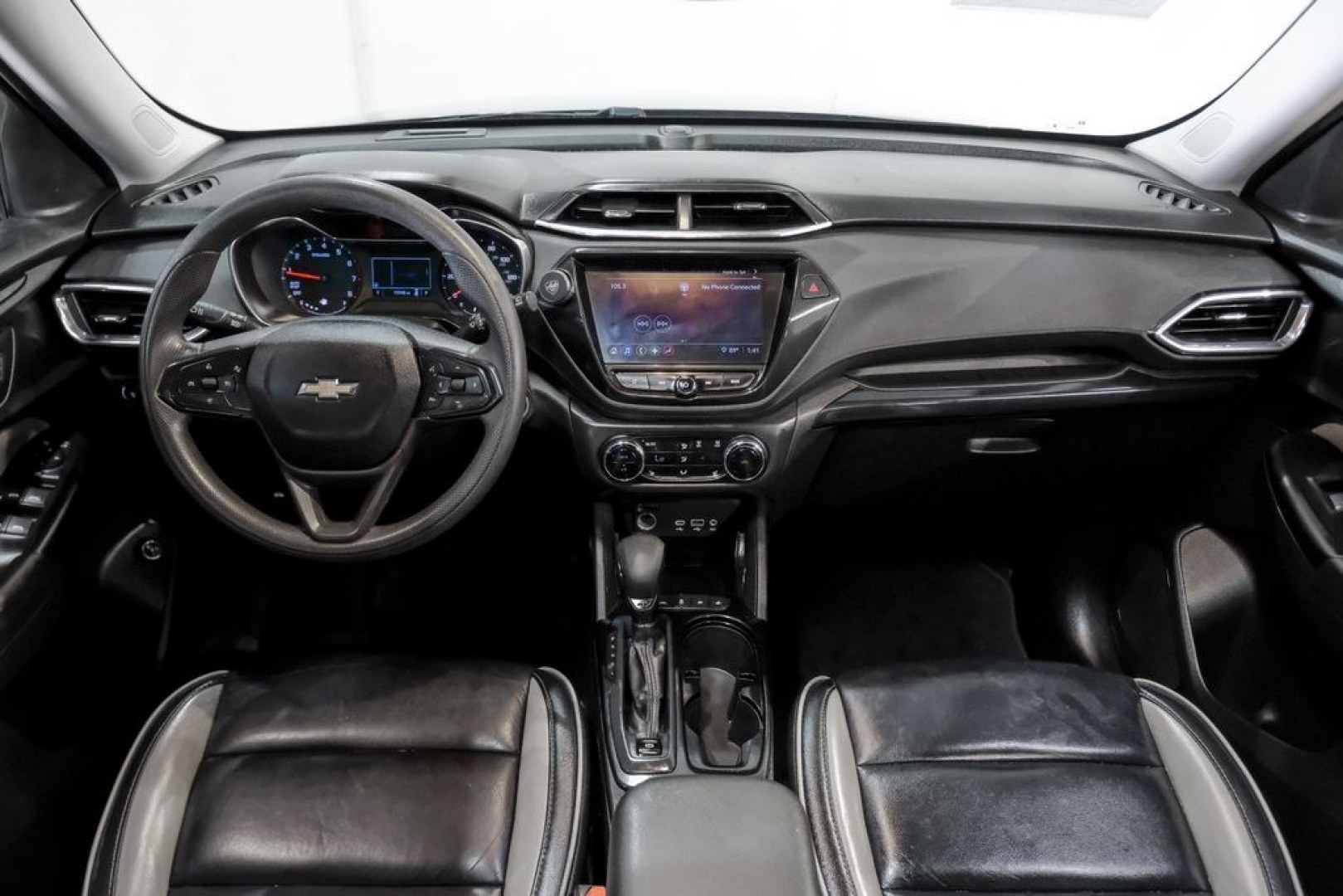 2021 Steel Metallic /Jet Black Chevrolet TrailBlazer LT (KL79MPSL1MB) with an 1.3L Ecotec Turbo DOHC SIDI w/VVT engine, CVT transmission, located at 15300 Midway Rd., Addison, TX, 75001, (972) 702-0011, 32.958321, -96.838074 - Photo#15