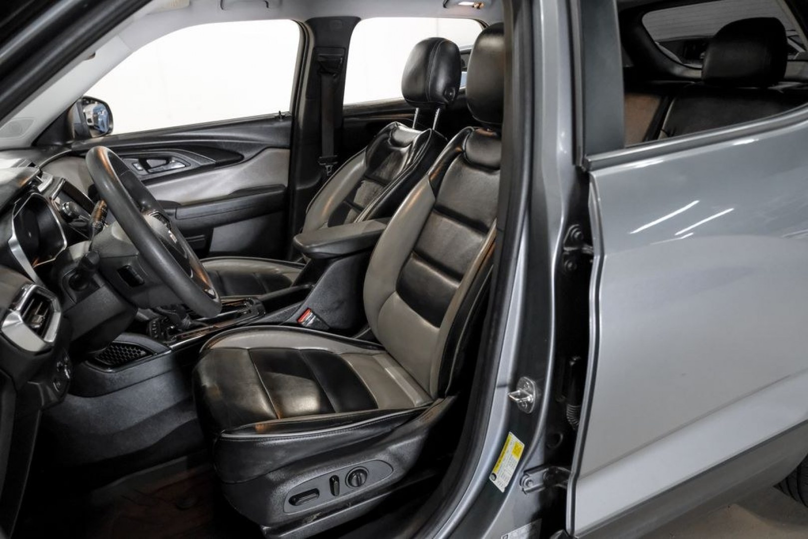 2021 Steel Metallic /Jet Black Chevrolet TrailBlazer LT (KL79MPSL1MB) with an 1.3L Ecotec Turbo DOHC SIDI w/VVT engine, CVT transmission, located at 15300 Midway Rd., Addison, TX, 75001, (972) 702-0011, 32.958321, -96.838074 - Photo#29