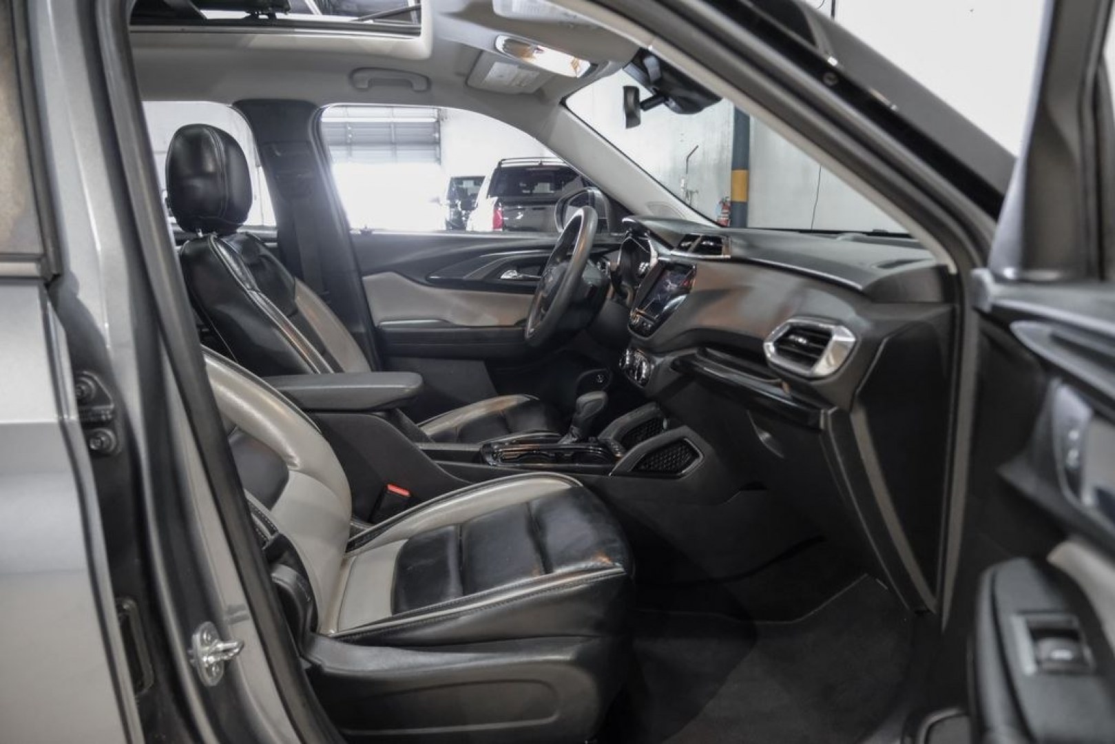 2021 Steel Metallic /Jet Black Chevrolet TrailBlazer LT (KL79MPSL1MB) with an 1.3L Ecotec Turbo DOHC SIDI w/VVT engine, CVT transmission, located at 15300 Midway Rd., Addison, TX, 75001, (972) 702-0011, 32.958321, -96.838074 - Photo#32