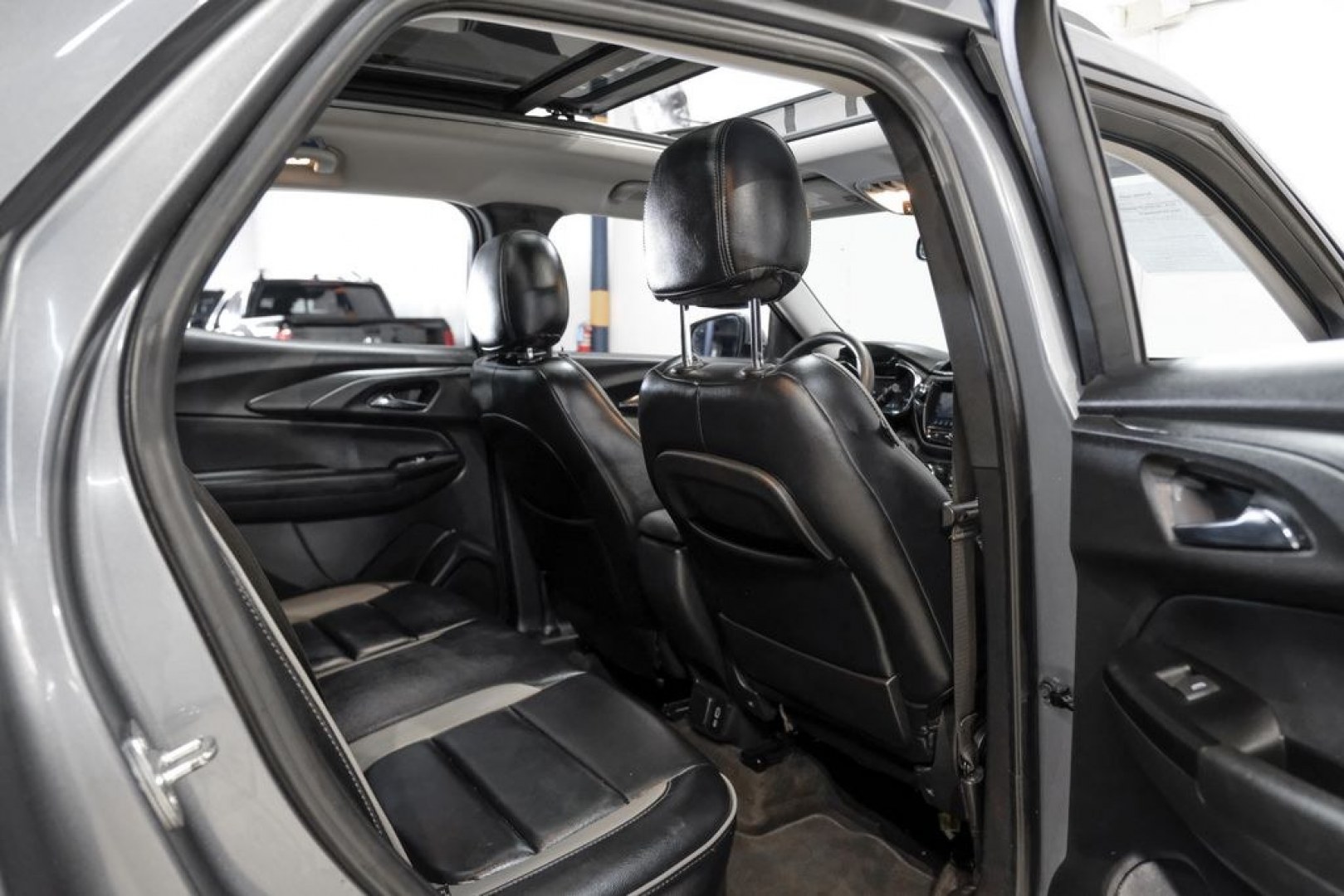 2021 Steel Metallic /Jet Black Chevrolet TrailBlazer LT (KL79MPSL1MB) with an 1.3L Ecotec Turbo DOHC SIDI w/VVT engine, CVT transmission, located at 15300 Midway Rd., Addison, TX, 75001, (972) 702-0011, 32.958321, -96.838074 - Photo#35