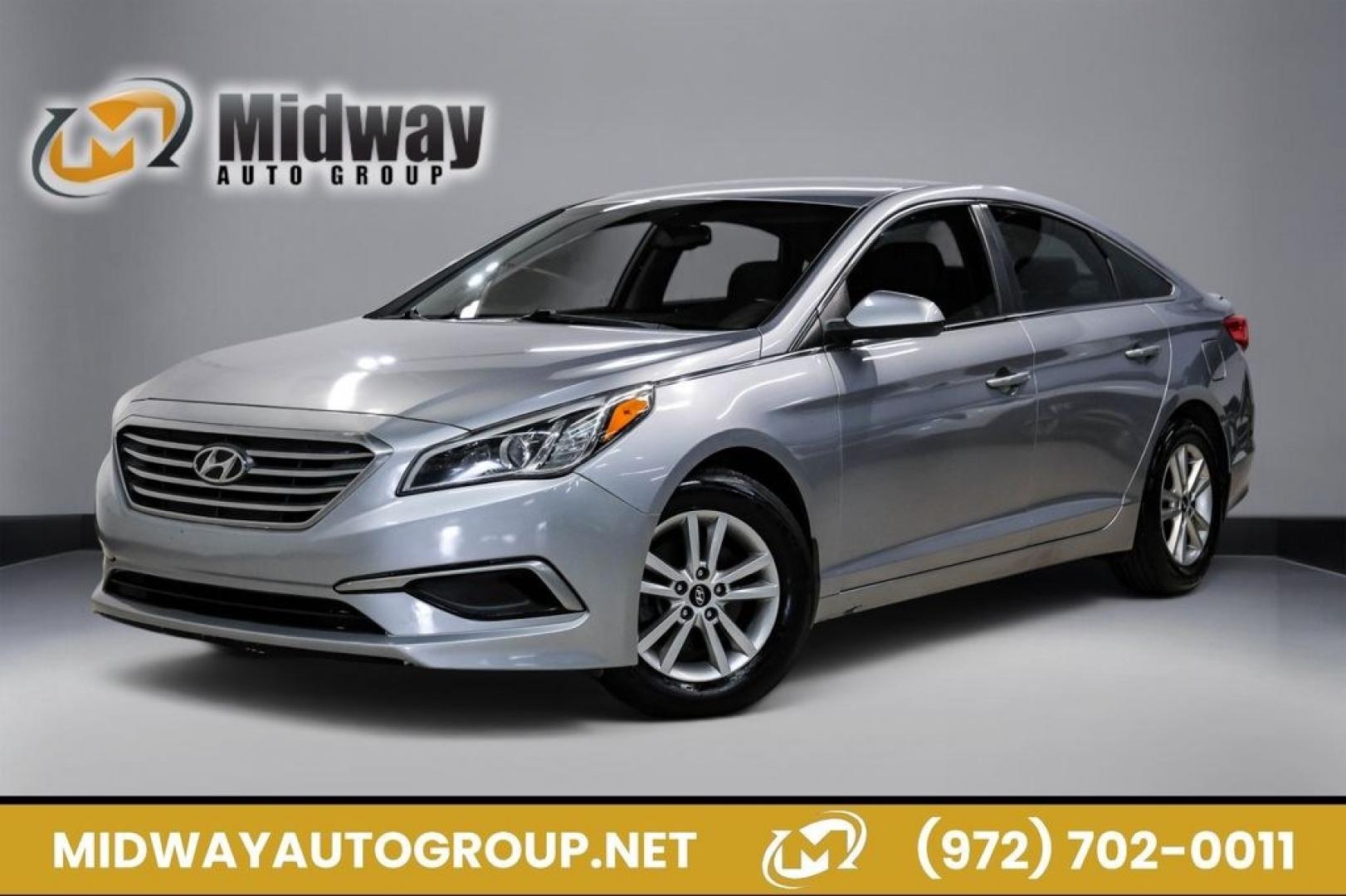 2017 Gray Metallic /Gray Hyundai Sonata SE (5NPE24AF8HH) with an 2.4L I4 DGI DOHC 16V ULEV II 185hp engine, Automatic transmission, located at 15300 Midway Rd., Addison, TX, 75001, (972) 702-0011, 32.958321, -96.838074- Photo#0