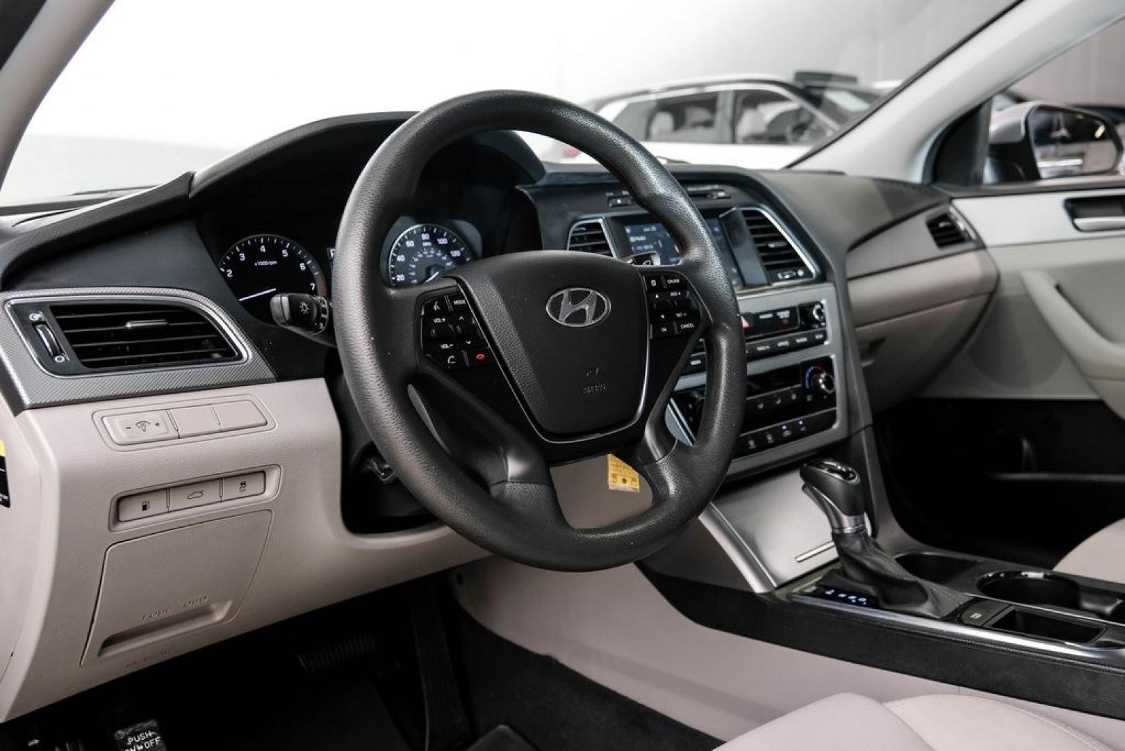 2017 Gray Metallic /Gray Hyundai Sonata SE (5NPE24AF8HH) with an 2.4L I4 DGI DOHC 16V ULEV II 185hp engine, Automatic transmission, located at 15300 Midway Rd., Addison, TX, 75001, (972) 702-0011, 32.958321, -96.838074- Photo#2