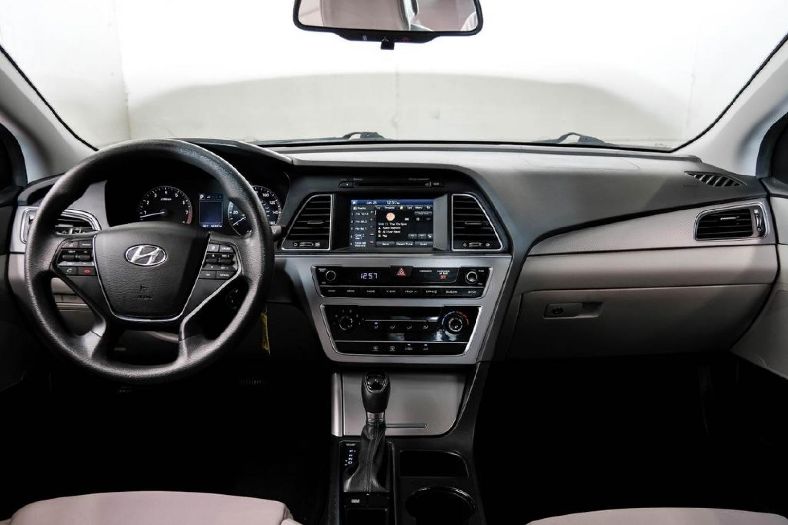 2017 Gray Metallic /Gray Hyundai Sonata SE (5NPE24AF8HH) with an 2.4L I4 DGI DOHC 16V ULEV II 185hp engine, Automatic transmission, located at 15300 Midway Rd., Addison, TX, 75001, (972) 702-0011, 32.958321, -96.838074- Photo#16