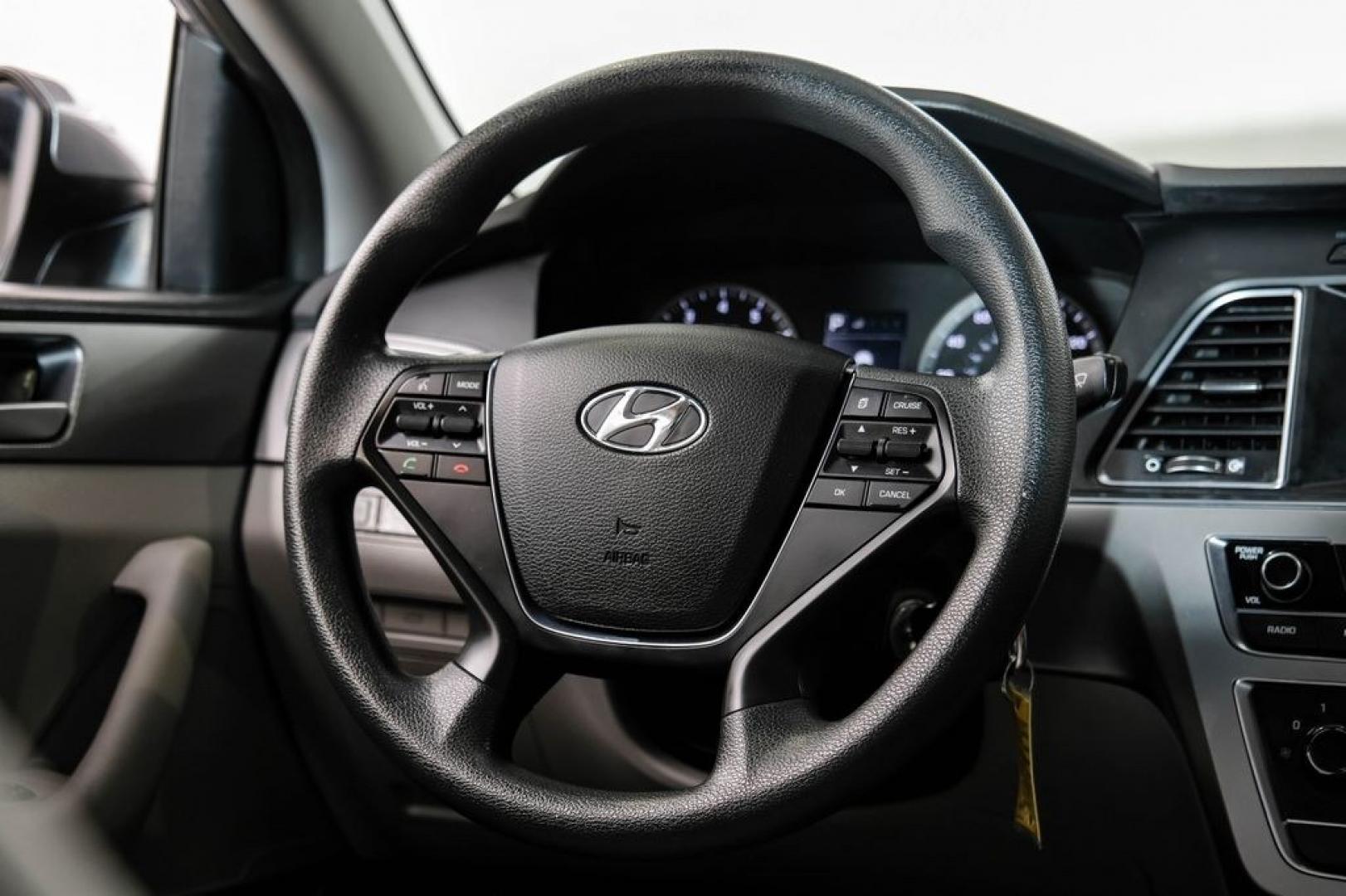 2017 Gray Metallic /Gray Hyundai Sonata SE (5NPE24AF8HH) with an 2.4L I4 DGI DOHC 16V ULEV II 185hp engine, Automatic transmission, located at 15300 Midway Rd., Addison, TX, 75001, (972) 702-0011, 32.958321, -96.838074- Photo#19