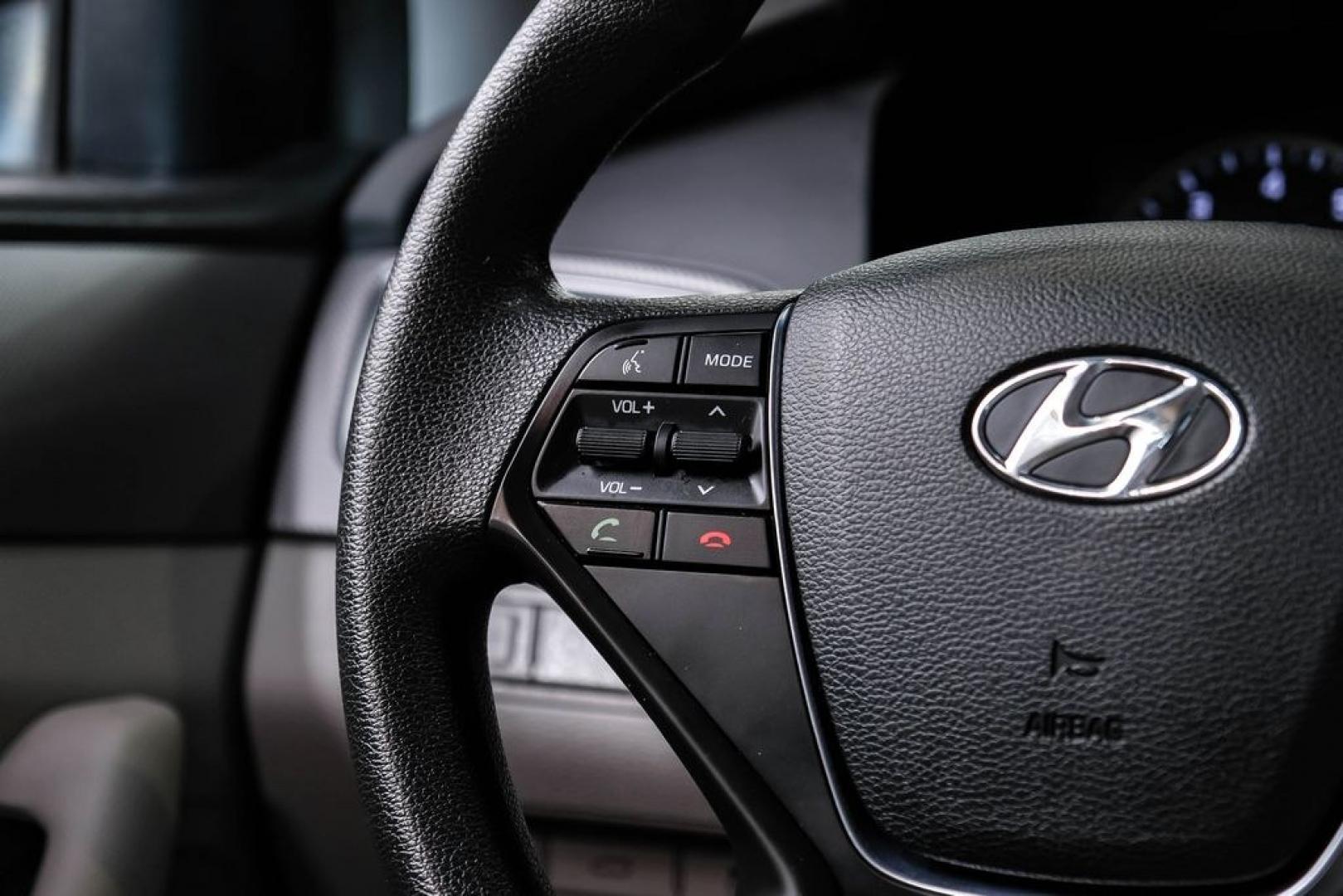 2017 Gray Metallic /Gray Hyundai Sonata SE (5NPE24AF8HH) with an 2.4L I4 DGI DOHC 16V ULEV II 185hp engine, Automatic transmission, located at 15300 Midway Rd., Addison, TX, 75001, (972) 702-0011, 32.958321, -96.838074- Photo#20