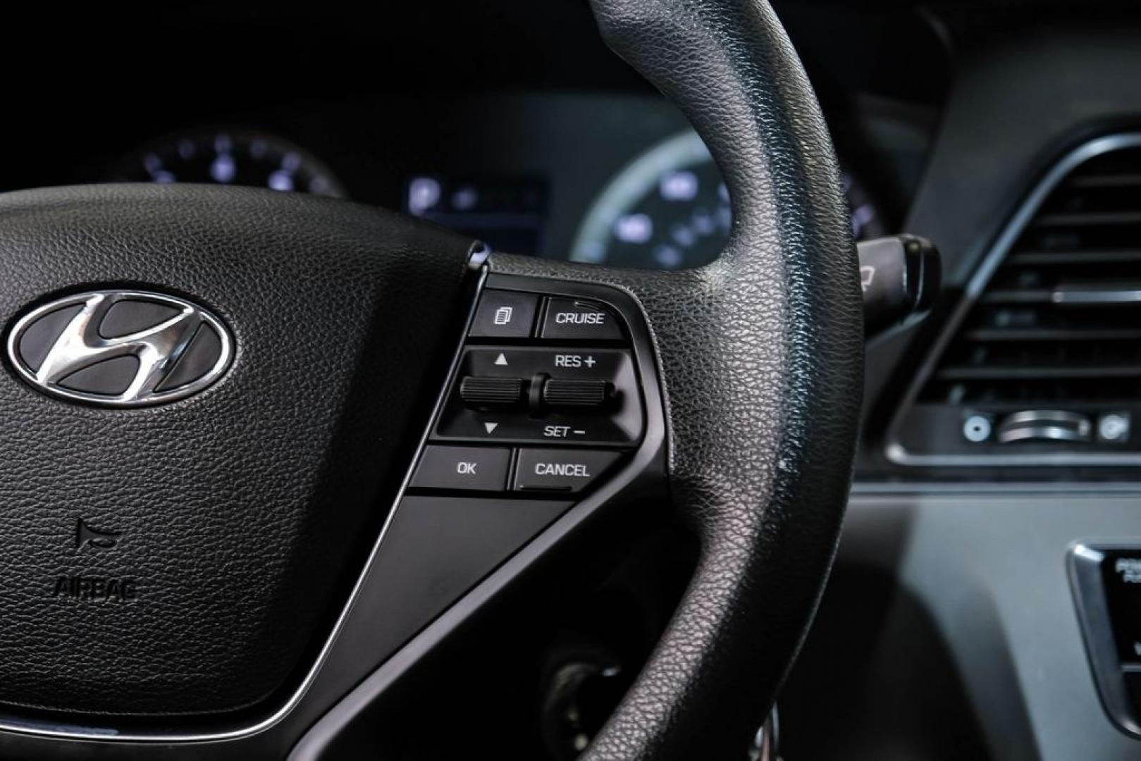 2017 Gray Metallic /Gray Hyundai Sonata SE (5NPE24AF8HH) with an 2.4L I4 DGI DOHC 16V ULEV II 185hp engine, Automatic transmission, located at 15300 Midway Rd., Addison, TX, 75001, (972) 702-0011, 32.958321, -96.838074- Photo#21