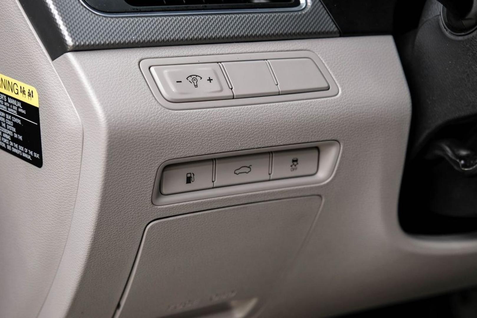 2017 Gray Metallic /Gray Hyundai Sonata SE (5NPE24AF8HH) with an 2.4L I4 DGI DOHC 16V ULEV II 185hp engine, Automatic transmission, located at 15300 Midway Rd., Addison, TX, 75001, (972) 702-0011, 32.958321, -96.838074- Photo#31