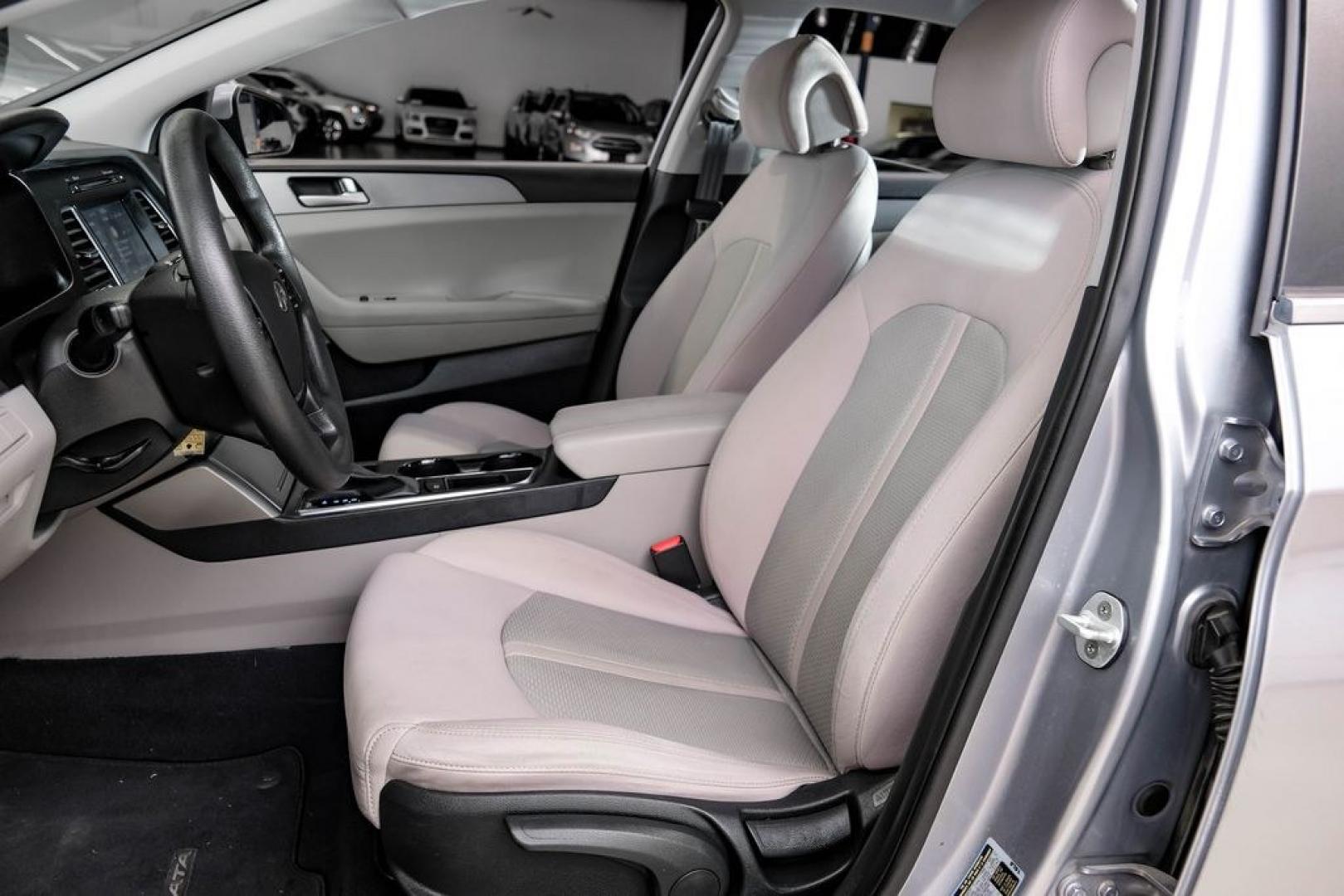 2017 Gray Metallic /Gray Hyundai Sonata SE (5NPE24AF8HH) with an 2.4L I4 DGI DOHC 16V ULEV II 185hp engine, Automatic transmission, located at 15300 Midway Rd., Addison, TX, 75001, (972) 702-0011, 32.958321, -96.838074- Photo#38