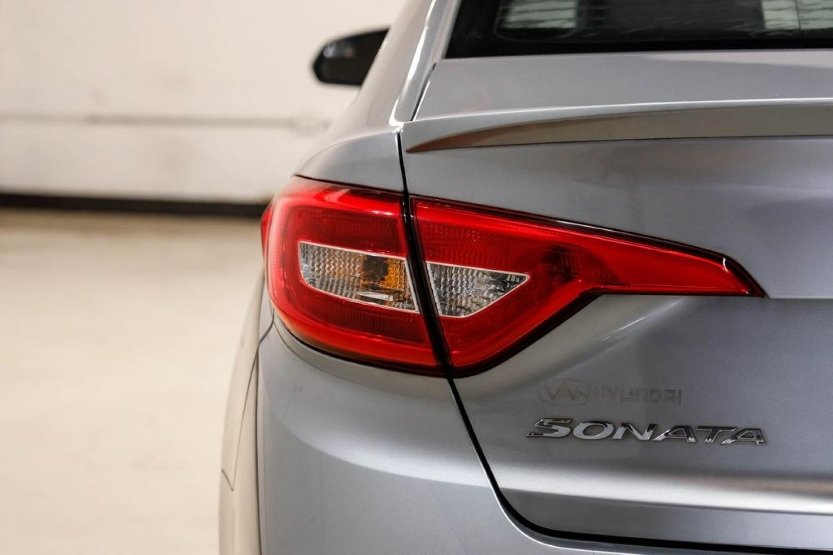 2017 Gray Metallic /Gray Hyundai Sonata SE (5NPE24AF8HH) with an 2.4L I4 DGI DOHC 16V ULEV II 185hp engine, Automatic transmission, located at 15300 Midway Rd., Addison, TX, 75001, (972) 702-0011, 32.958321, -96.838074- Photo#52
