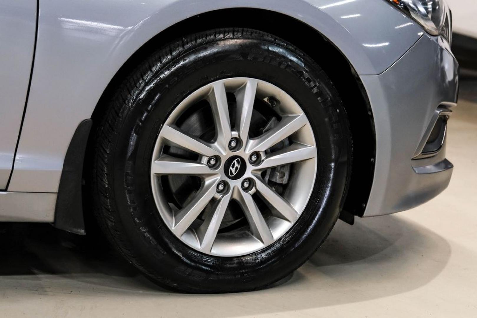 2017 Gray Metallic /Gray Hyundai Sonata SE (5NPE24AF8HH) with an 2.4L I4 DGI DOHC 16V ULEV II 185hp engine, Automatic transmission, located at 15300 Midway Rd., Addison, TX, 75001, (972) 702-0011, 32.958321, -96.838074- Photo#60