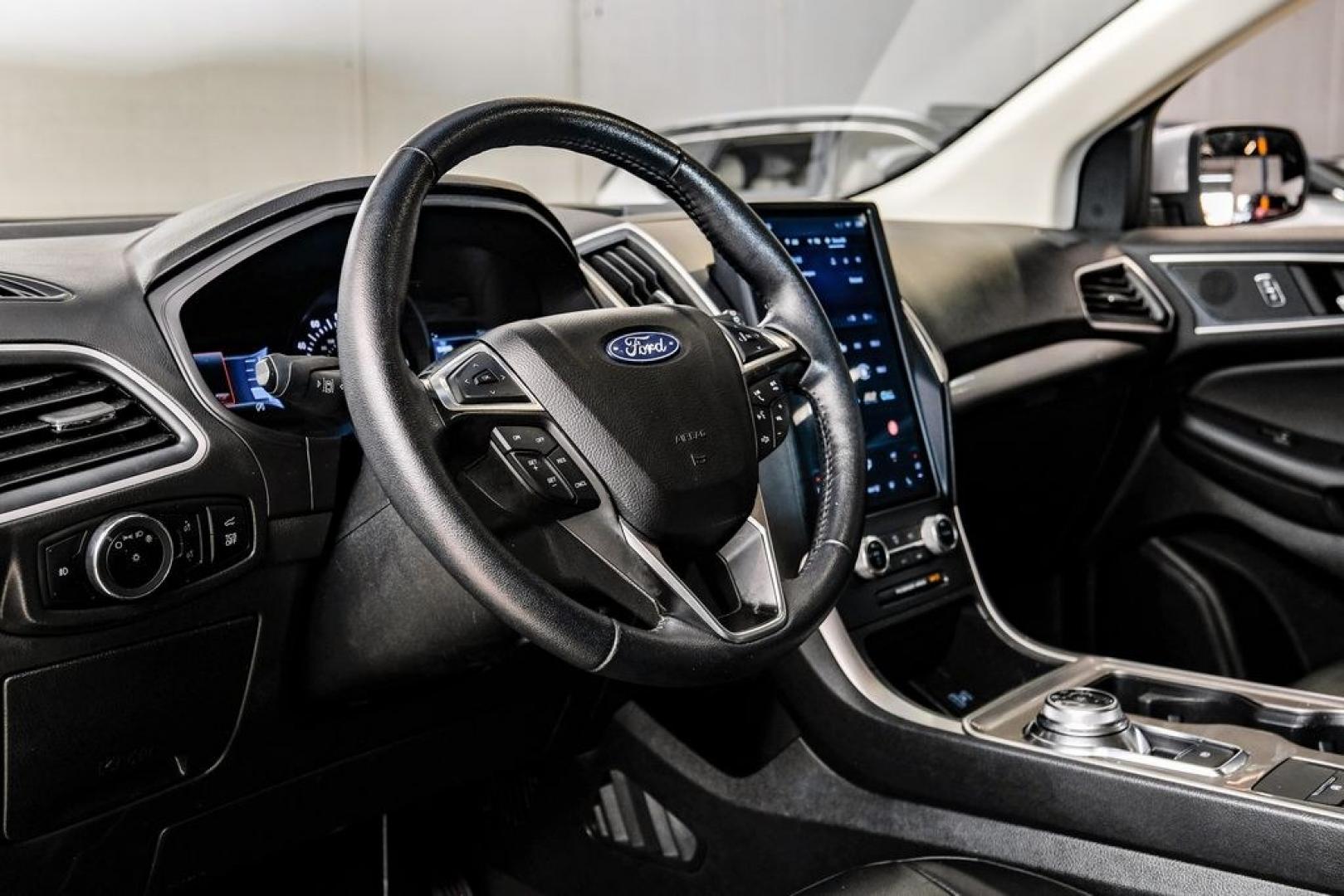 2024 Silver Metallic /Ebony Ford Edge SEL (2FMPK4J93RB) with an EcoBoost 2.0L I4 GTDi DOHC Turbocharged VCT engine, Automatic transmission, located at 15300 Midway Rd., Addison, TX, 75001, (972) 702-0011, 32.958321, -96.838074- Photo#2