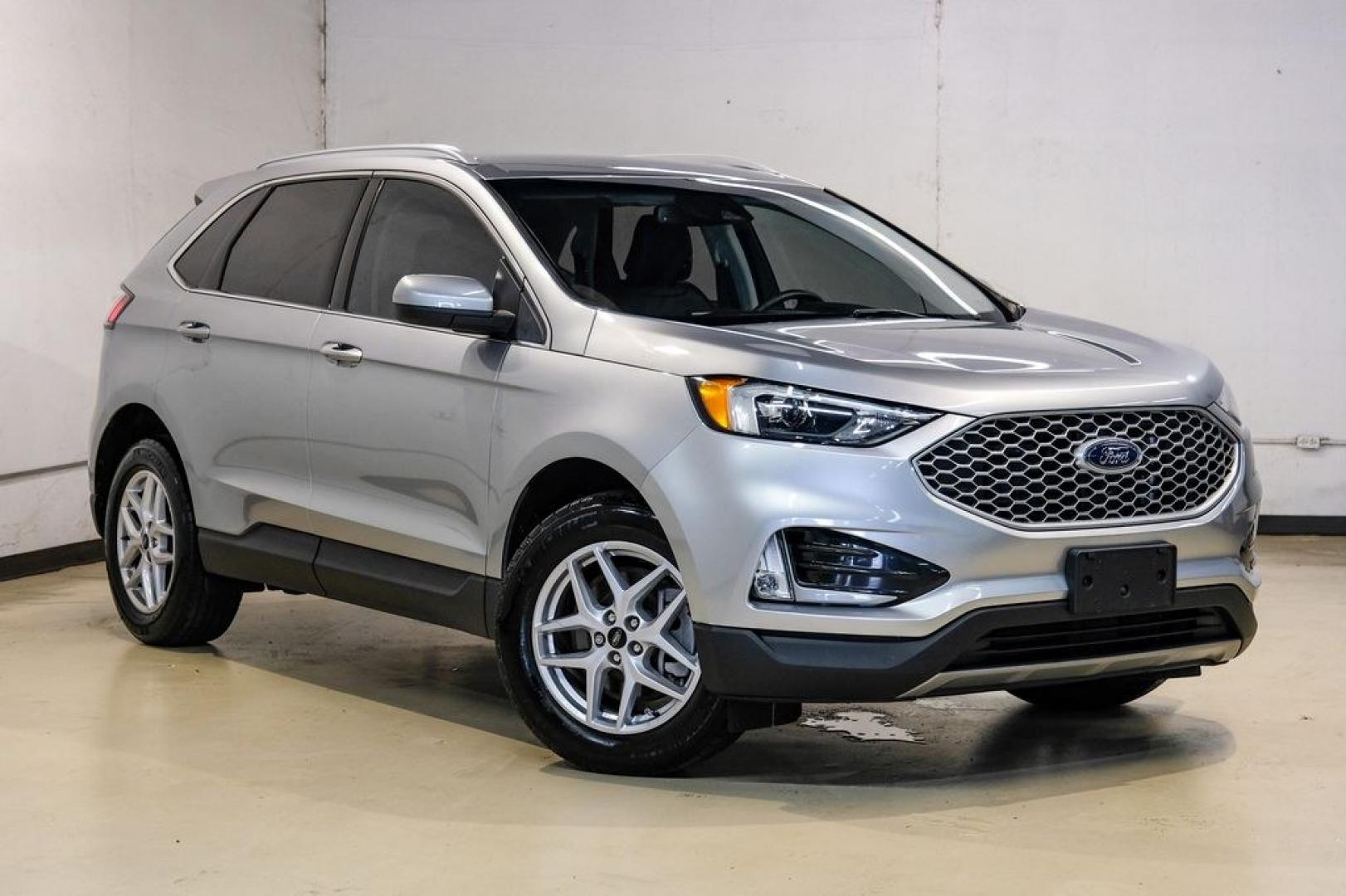 2024 Silver Metallic /Ebony Ford Edge SEL (2FMPK4J93RB) with an EcoBoost 2.0L I4 GTDi DOHC Turbocharged VCT engine, Automatic transmission, located at 15300 Midway Rd., Addison, TX, 75001, (972) 702-0011, 32.958321, -96.838074- Photo#5