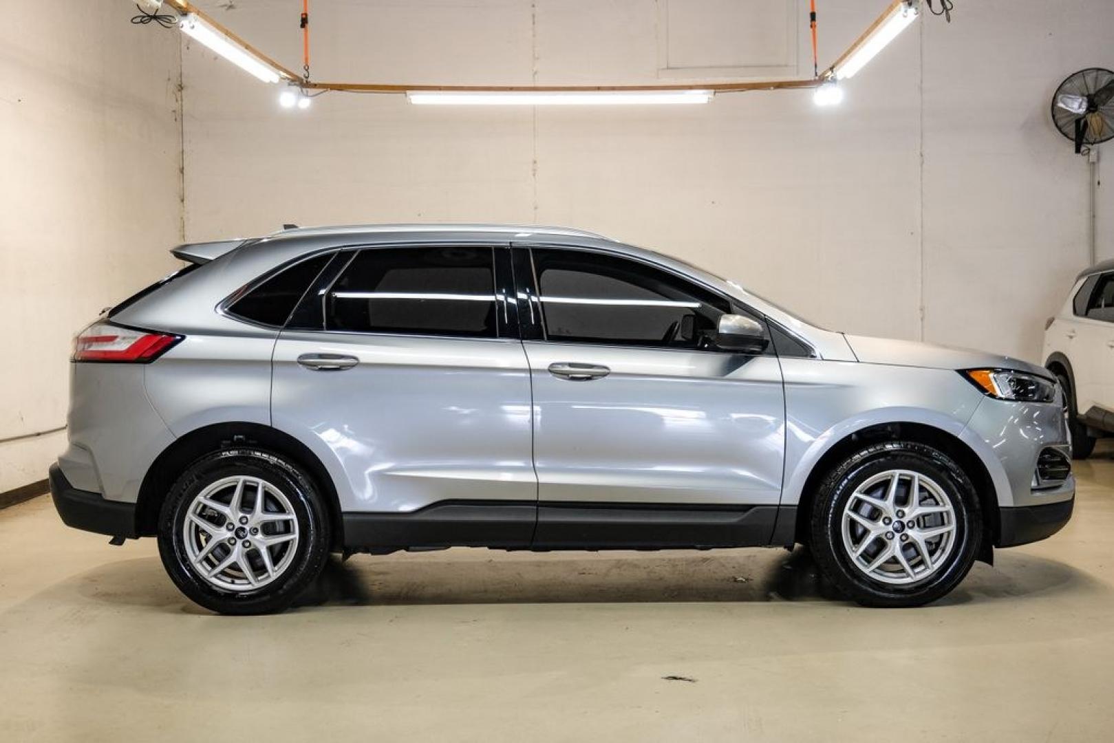 2024 Silver Metallic /Ebony Ford Edge SEL (2FMPK4J93RB) with an EcoBoost 2.0L I4 GTDi DOHC Turbocharged VCT engine, Automatic transmission, located at 15300 Midway Rd., Addison, TX, 75001, (972) 702-0011, 32.958321, -96.838074- Photo#6