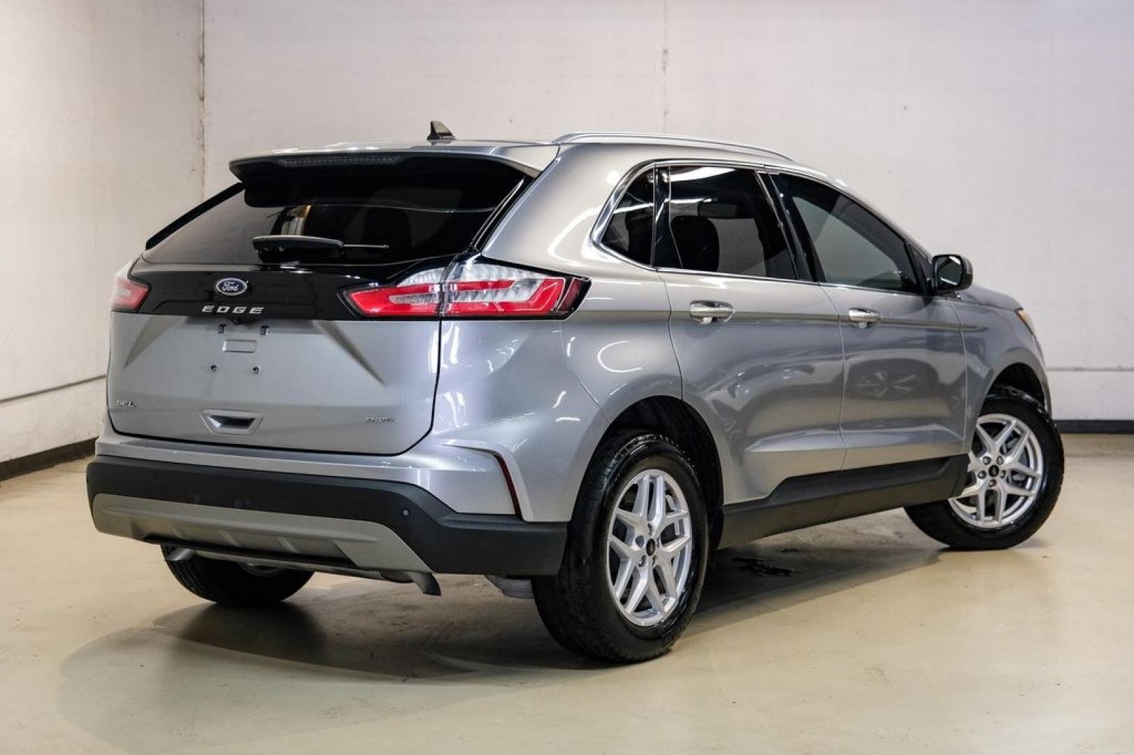 2024 Silver Metallic /Ebony Ford Edge SEL (2FMPK4J93RB) with an EcoBoost 2.0L I4 GTDi DOHC Turbocharged VCT engine, Automatic transmission, located at 15300 Midway Rd., Addison, TX, 75001, (972) 702-0011, 32.958321, -96.838074- Photo#7