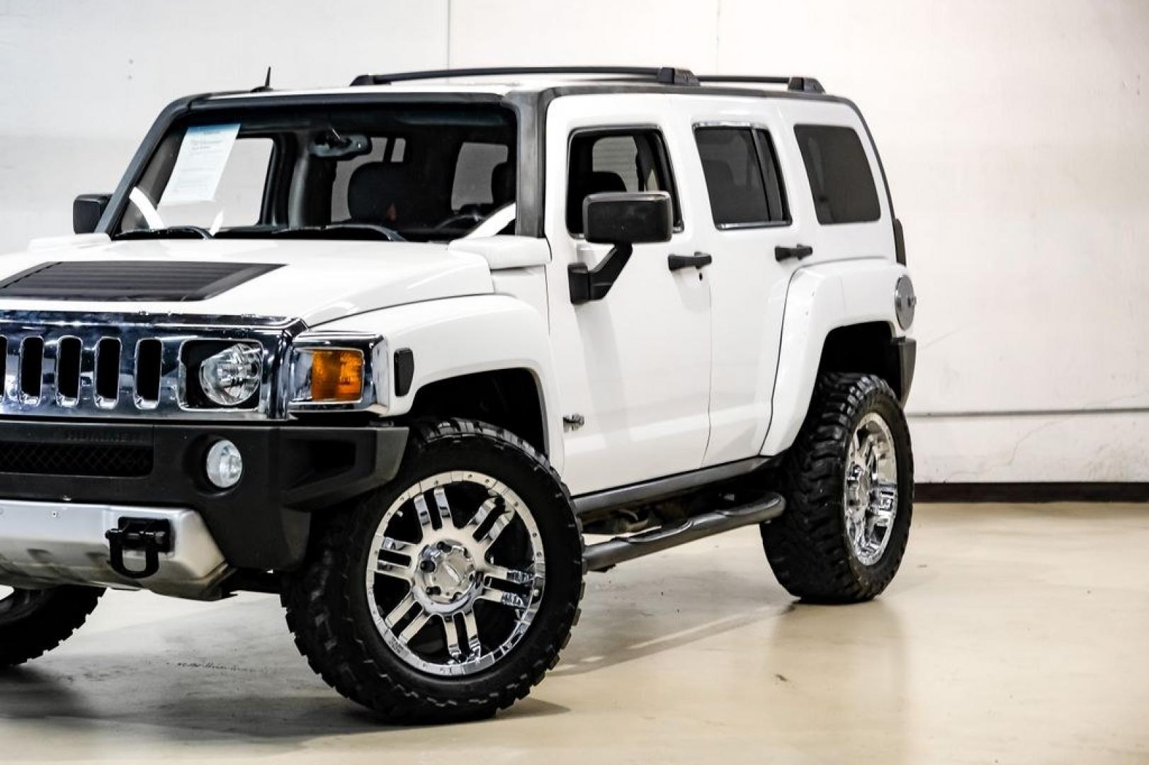 2009 Birch White /Ebony Hummer H3 Base (5GTEN13E998) with an 3.7L 5-Cylinder MPI DOHC engine, Automatic transmission, located at 15300 Midway Rd., Addison, TX, 75001, (972) 702-0011, 32.958321, -96.838074- Photo#6