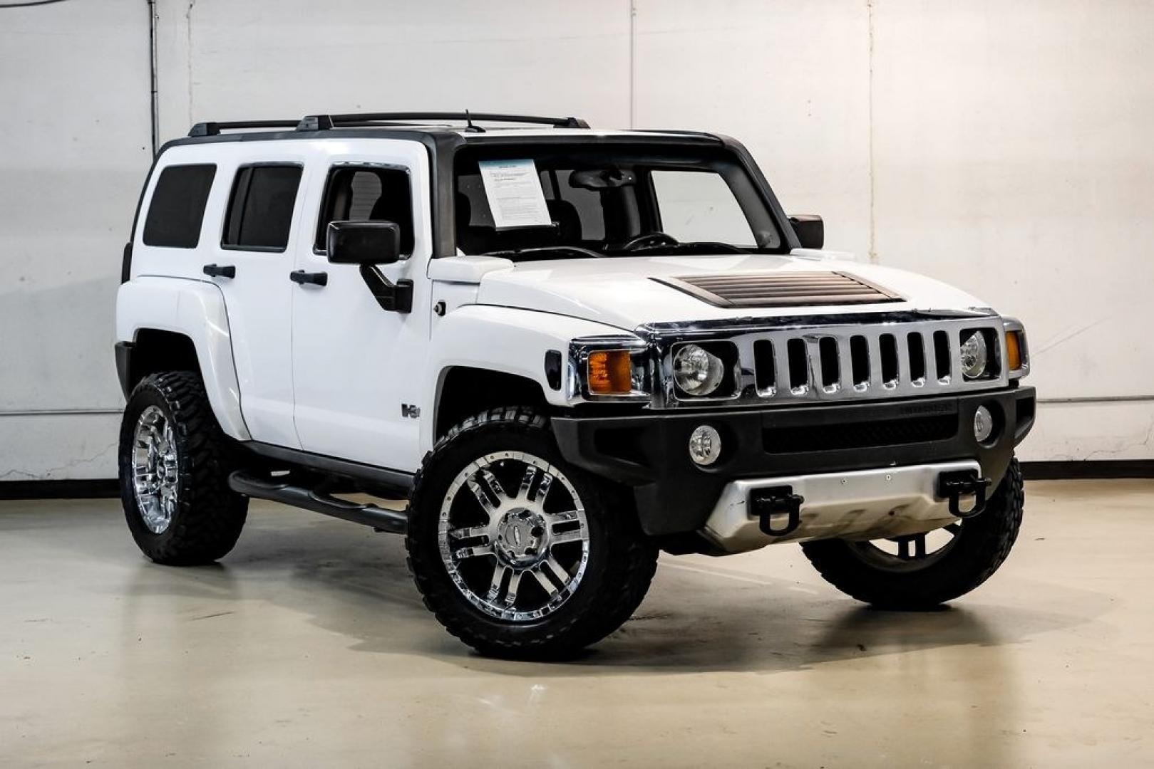 2009 Birch White /Ebony Hummer H3 Base (5GTEN13E998) with an 3.7L 5-Cylinder MPI DOHC engine, Automatic transmission, located at 15300 Midway Rd., Addison, TX, 75001, (972) 702-0011, 32.958321, -96.838074- Photo#8