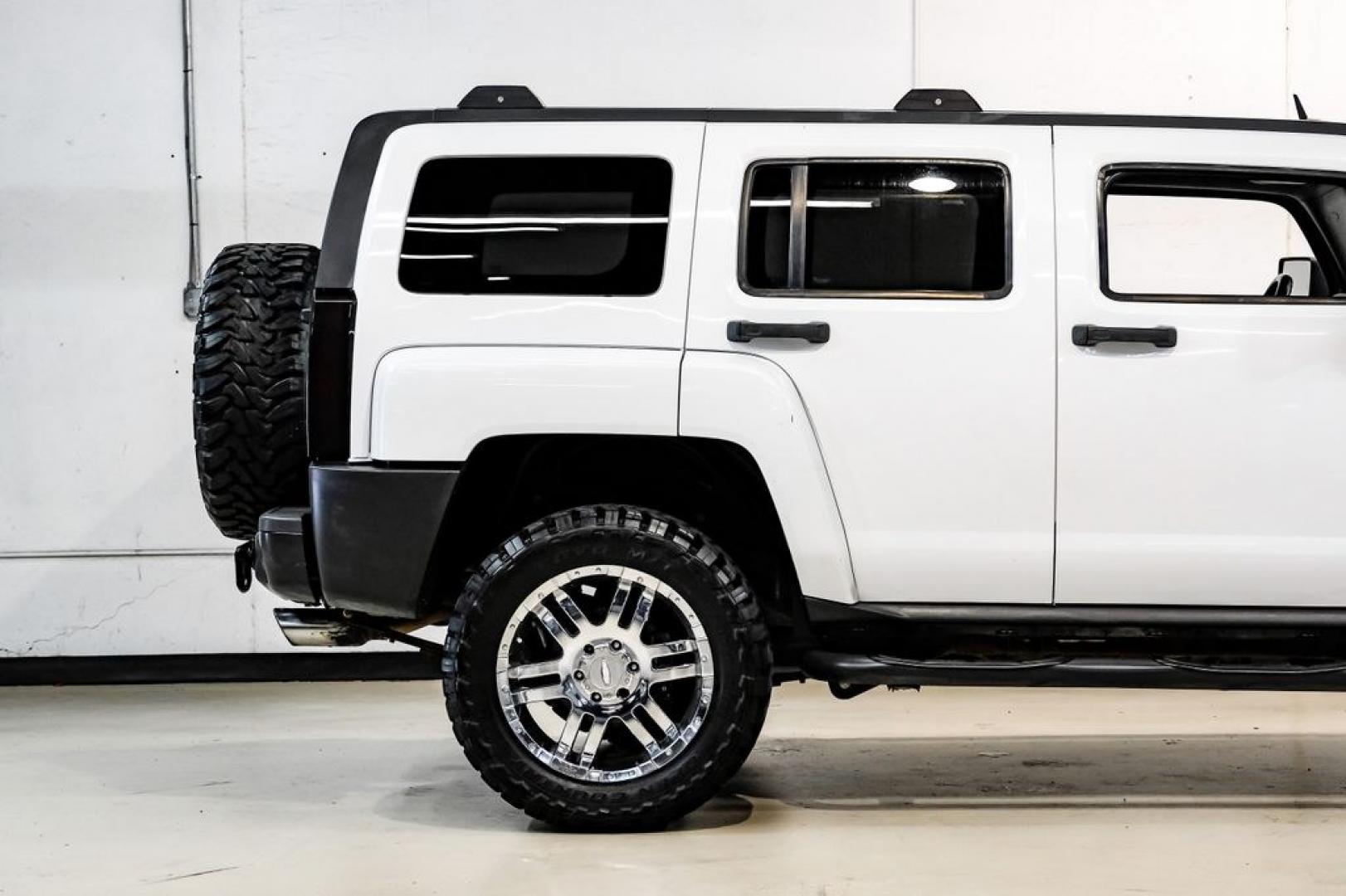 2009 Birch White /Ebony Hummer H3 Base (5GTEN13E998) with an 3.7L 5-Cylinder MPI DOHC engine, Automatic transmission, located at 15300 Midway Rd., Addison, TX, 75001, (972) 702-0011, 32.958321, -96.838074- Photo#10