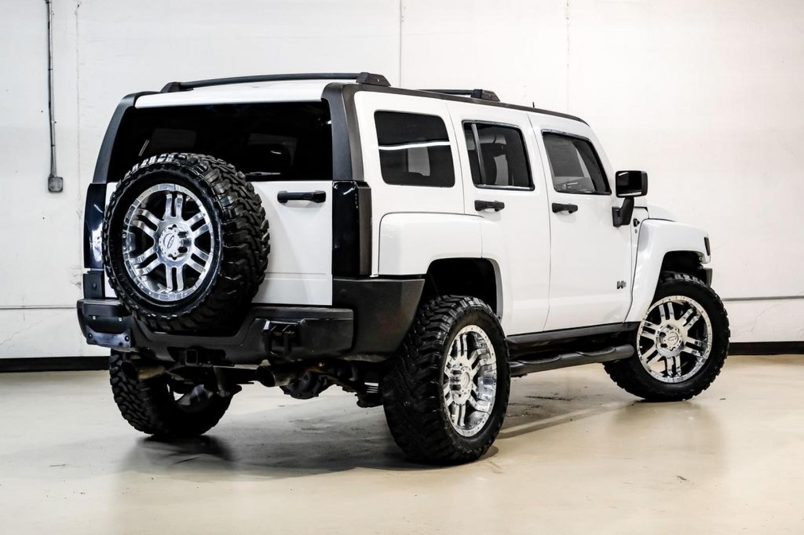2009 Birch White /Ebony Hummer H3 Base (5GTEN13E998) with an 3.7L 5-Cylinder MPI DOHC engine, Automatic transmission, located at 15300 Midway Rd., Addison, TX, 75001, (972) 702-0011, 32.958321, -96.838074- Photo#12