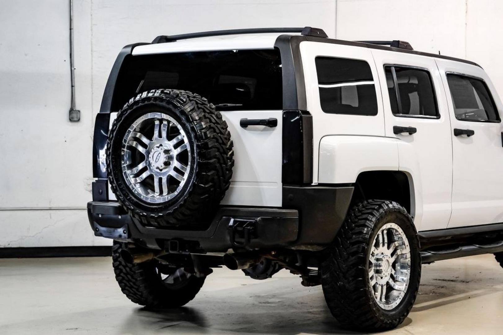 2009 Birch White /Ebony Hummer H3 Base (5GTEN13E998) with an 3.7L 5-Cylinder MPI DOHC engine, Automatic transmission, located at 15300 Midway Rd., Addison, TX, 75001, (972) 702-0011, 32.958321, -96.838074- Photo#13