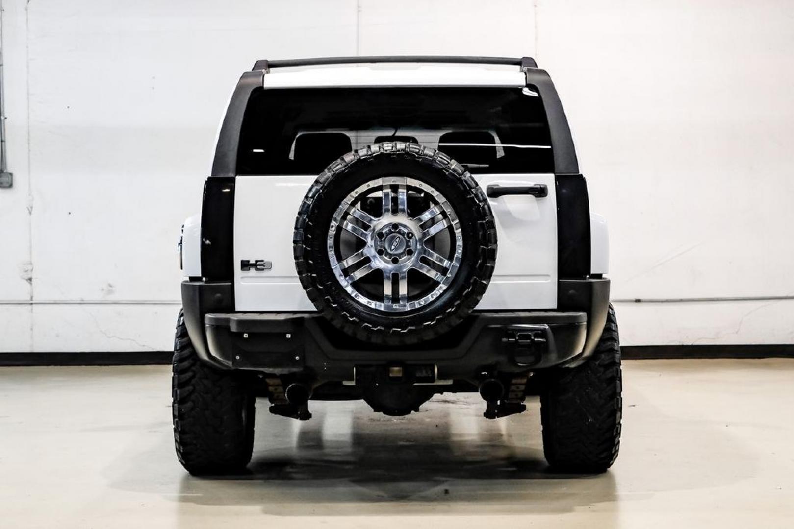 2009 Birch White /Ebony Hummer H3 Base (5GTEN13E998) with an 3.7L 5-Cylinder MPI DOHC engine, Automatic transmission, located at 15300 Midway Rd., Addison, TX, 75001, (972) 702-0011, 32.958321, -96.838074- Photo#15