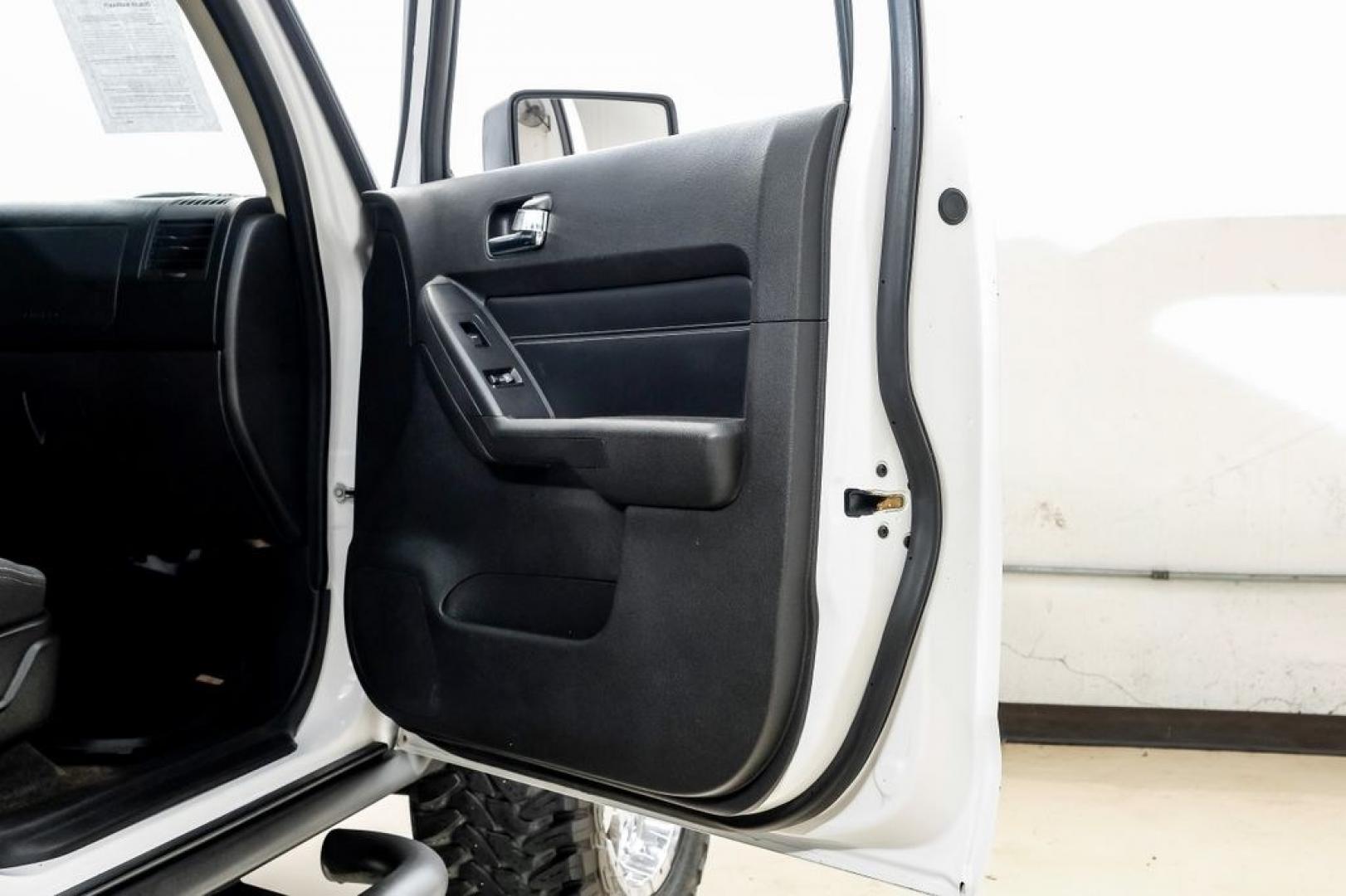 2009 Birch White /Ebony Hummer H3 Base (5GTEN13E998) with an 3.7L 5-Cylinder MPI DOHC engine, Automatic transmission, located at 15300 Midway Rd., Addison, TX, 75001, (972) 702-0011, 32.958321, -96.838074- Photo#45