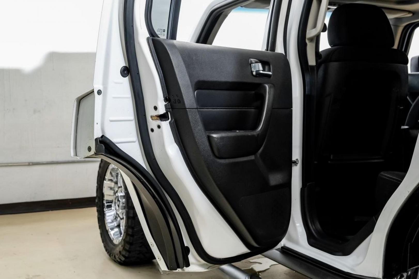 2009 Birch White /Ebony Hummer H3 Base (5GTEN13E998) with an 3.7L 5-Cylinder MPI DOHC engine, Automatic transmission, located at 15300 Midway Rd., Addison, TX, 75001, (972) 702-0011, 32.958321, -96.838074- Photo#46
