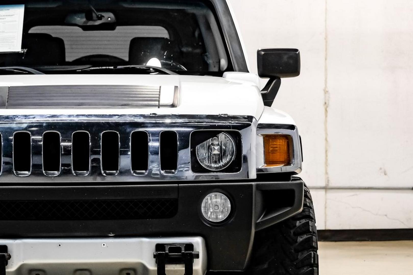 2009 Birch White /Ebony Hummer H3 Base (5GTEN13E998) with an 3.7L 5-Cylinder MPI DOHC engine, Automatic transmission, located at 15300 Midway Rd., Addison, TX, 75001, (972) 702-0011, 32.958321, -96.838074- Photo#48