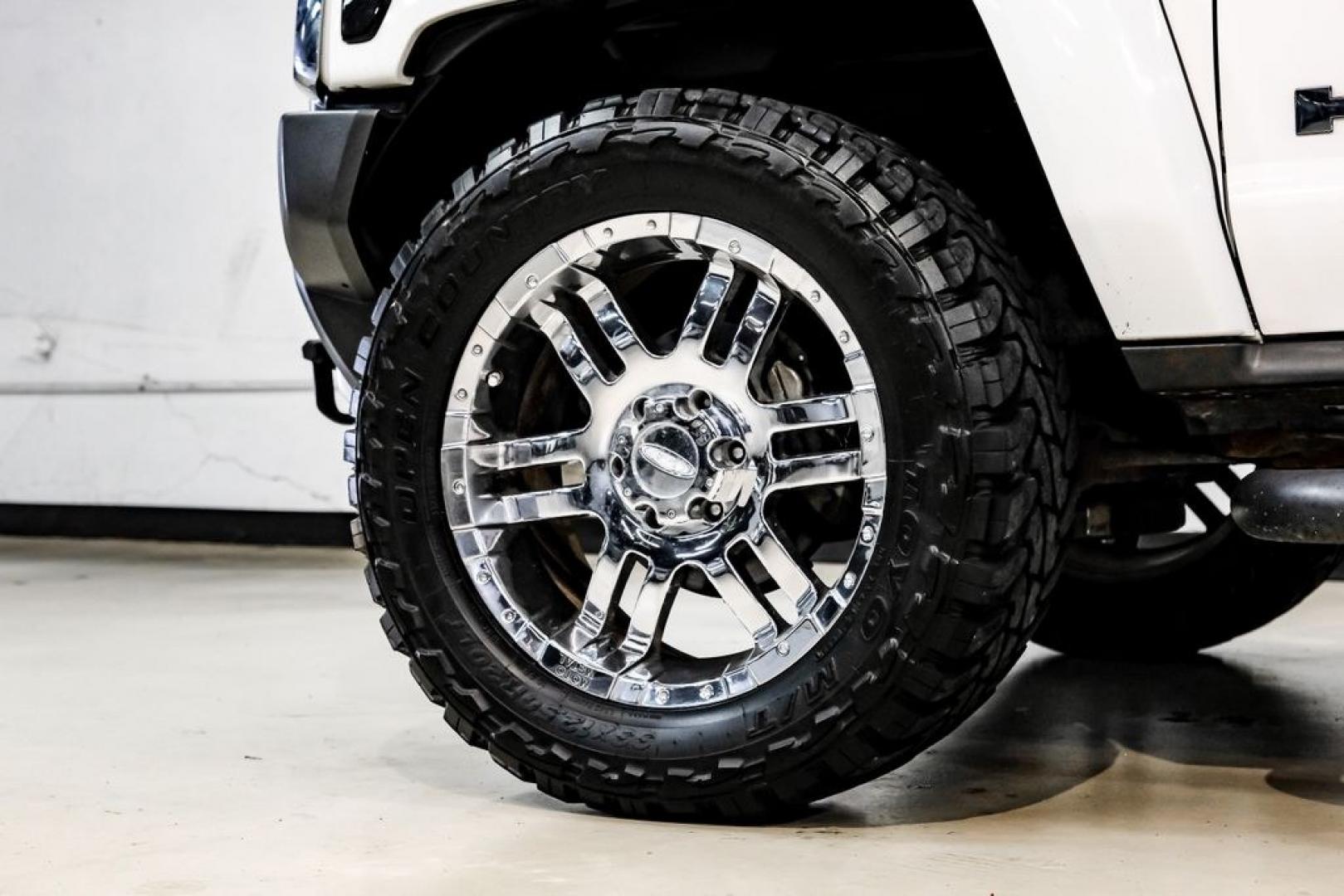 2009 Birch White /Ebony Hummer H3 Base (5GTEN13E998) with an 3.7L 5-Cylinder MPI DOHC engine, Automatic transmission, located at 15300 Midway Rd., Addison, TX, 75001, (972) 702-0011, 32.958321, -96.838074- Photo#57