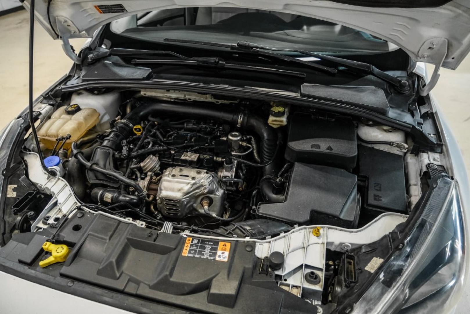 2017 Oxford White /Medium Light Stone Ford Focus SE (1FADP3FE0HL) with an EcoBoost 1.0L I3 GTDi DOHC Turbocharged VCT engine, Automatic transmission, located at 15300 Midway Rd., Addison, TX, 75001, (972) 702-0011, 32.958321, -96.838074- Photo#47
