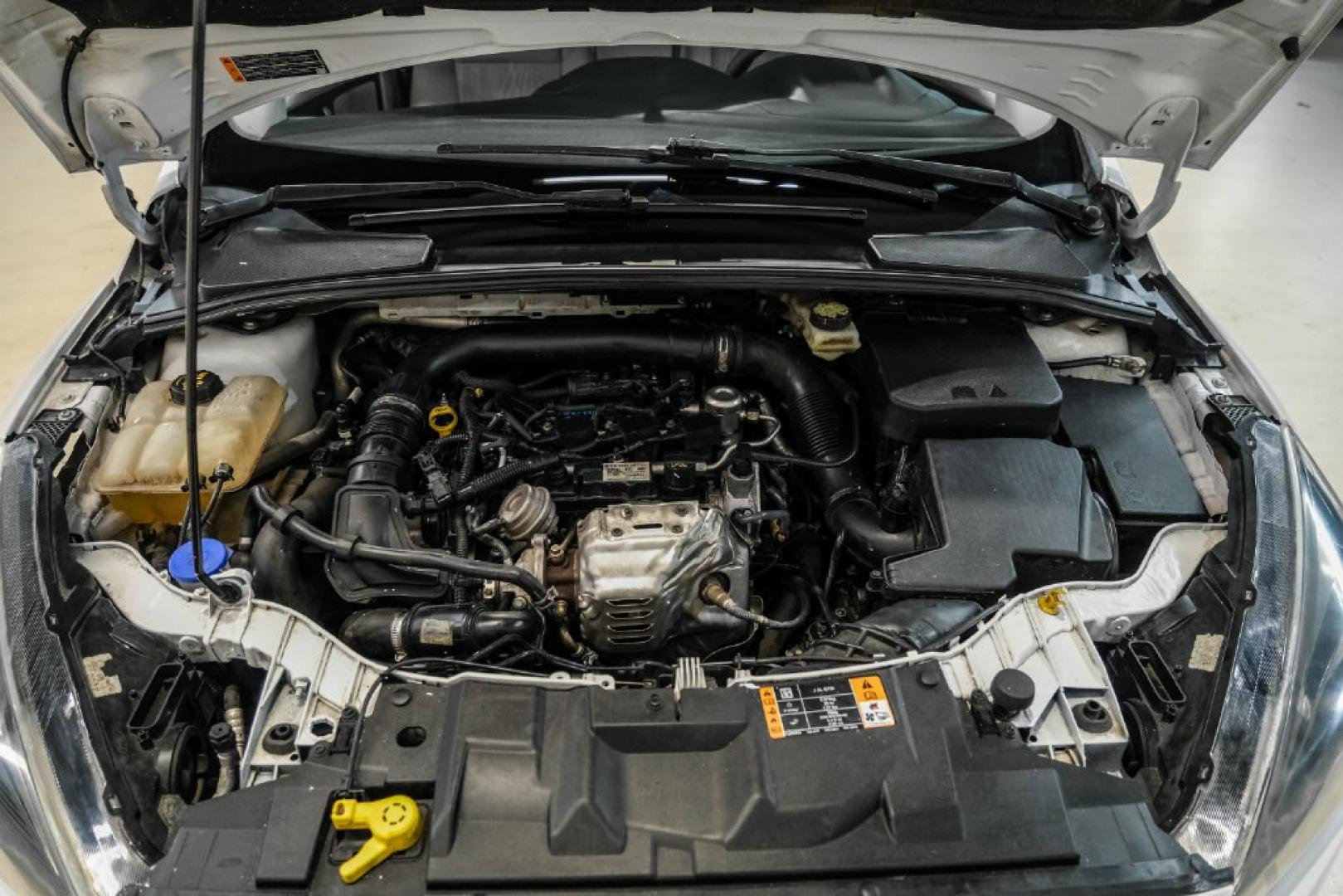 2017 Oxford White /Medium Light Stone Ford Focus SE (1FADP3FE0HL) with an EcoBoost 1.0L I3 GTDi DOHC Turbocharged VCT engine, Automatic transmission, located at 15300 Midway Rd., Addison, TX, 75001, (972) 702-0011, 32.958321, -96.838074- Photo#48