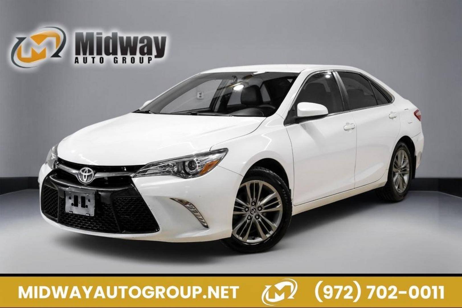 2015 Super White /Black Toyota Camry SE (4T1BF1FK6FU) with an 2.5L I4 SMPI DOHC engine, Automatic transmission, located at 15300 Midway Rd., Addison, TX, 75001, (972) 702-0011, 32.958321, -96.838074- Photo#0
