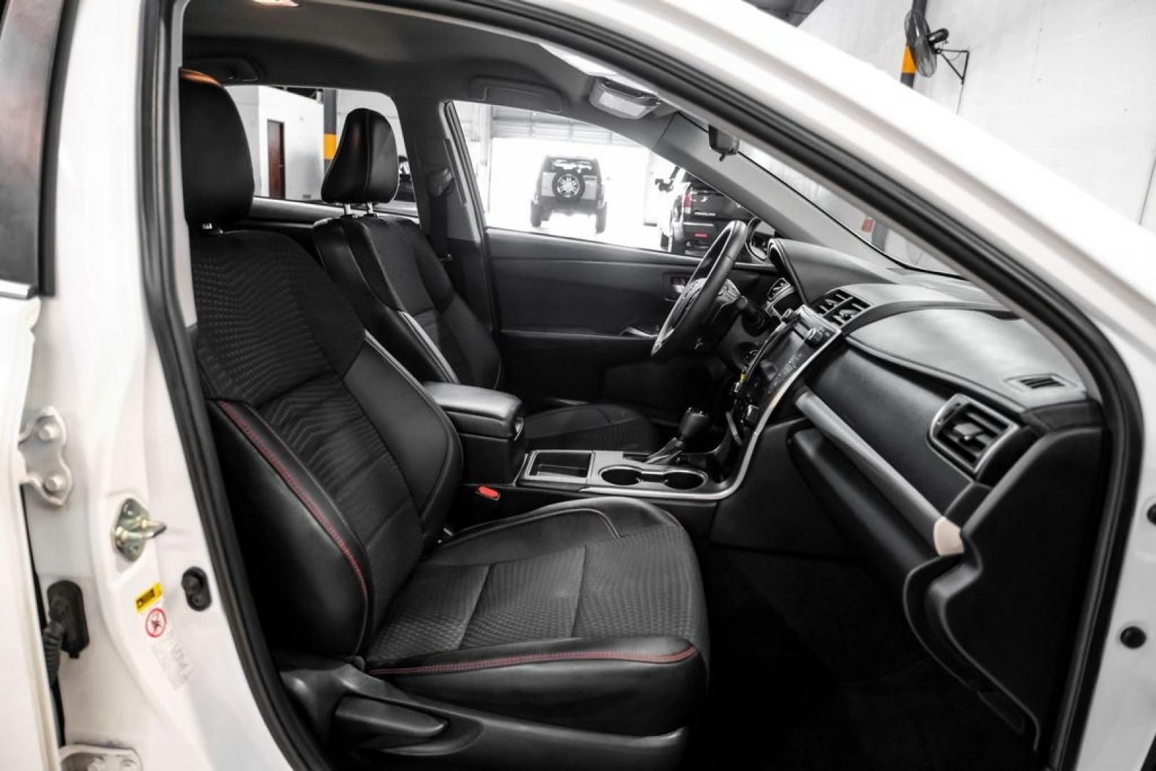 2015 Super White /Black Toyota Camry SE (4T1BF1FK6FU) with an 2.5L I4 SMPI DOHC engine, Automatic transmission, located at 15300 Midway Rd., Addison, TX, 75001, (972) 702-0011, 32.958321, -96.838074- Photo#29