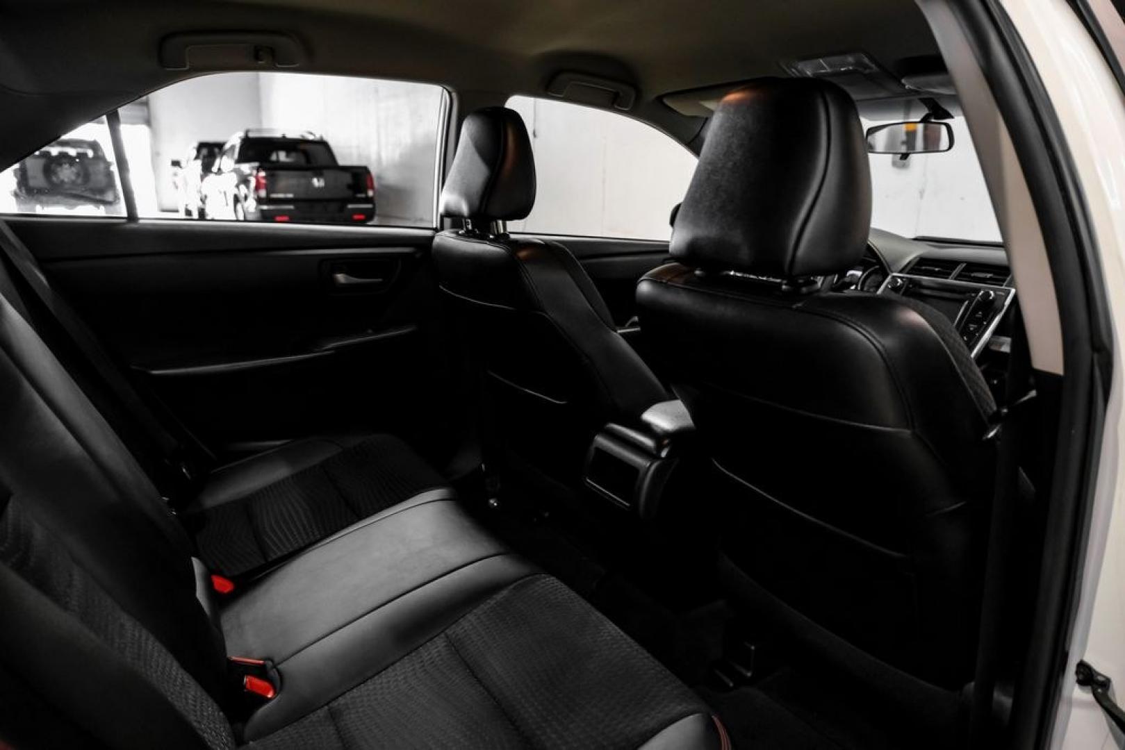 2015 Super White /Black Toyota Camry SE (4T1BF1FK6FU) with an 2.5L I4 SMPI DOHC engine, Automatic transmission, located at 15300 Midway Rd., Addison, TX, 75001, (972) 702-0011, 32.958321, -96.838074- Photo#32