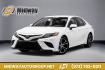 2020 Super White /Black Toyota Camry SE (4T1G11AK2LU) with an 2.5L I4 DOHC 16V engine, Automatic transmission, located at 15300 Midway Rd., Addison, TX, 75001, (972) 702-0011, 32.958321, -96.838074- Photo#0