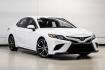 2020 Super White /Black Toyota Camry SE (4T1G11AK2LU) with an 2.5L I4 DOHC 16V engine, Automatic transmission, located at 15300 Midway Rd., Addison, TX, 75001, (972) 702-0011, 32.958321, -96.838074- Photo#5