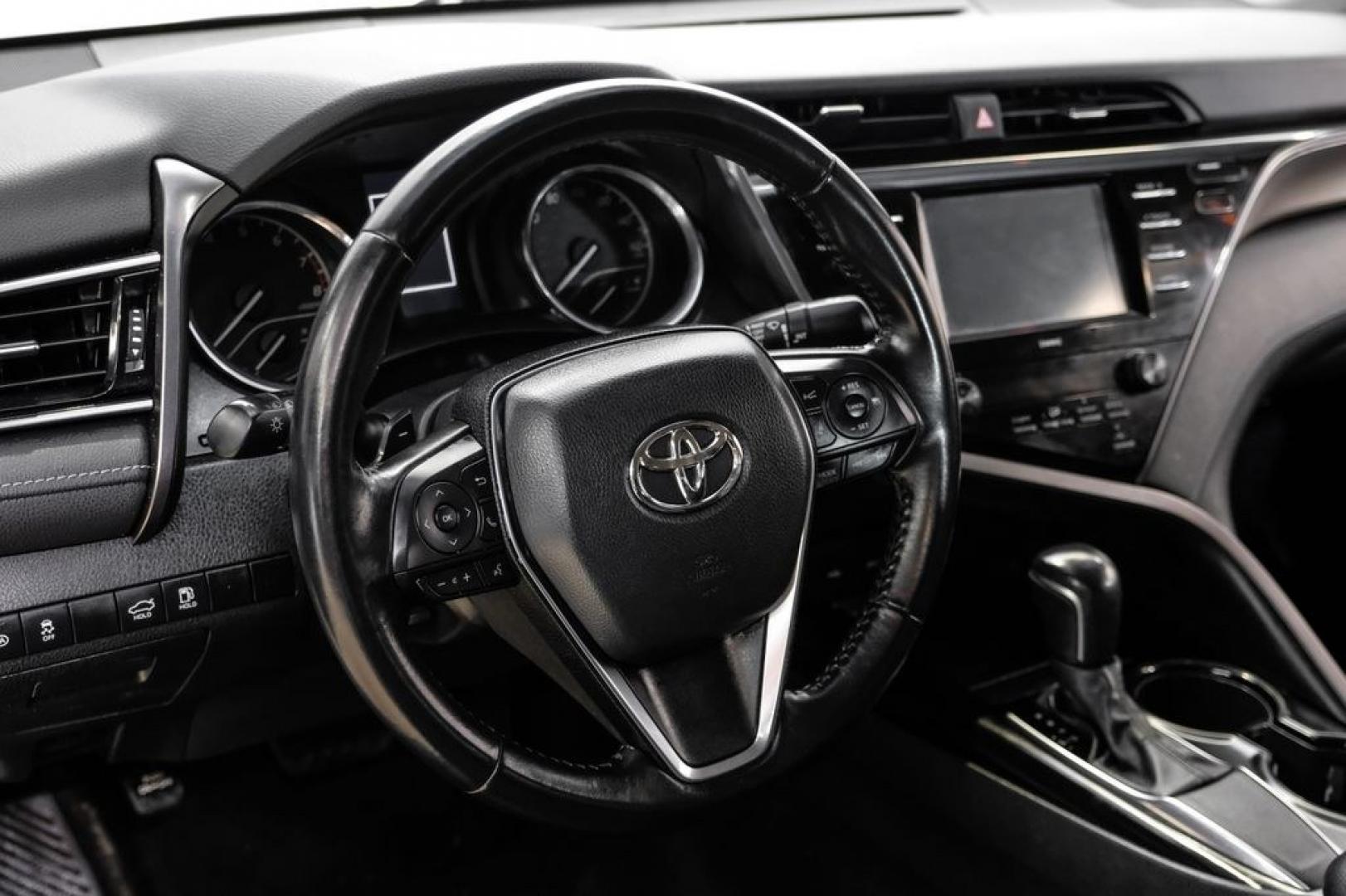 2020 Super White /Black Toyota Camry SE (4T1G11AK2LU) with an 2.5L I4 DOHC 16V engine, Automatic transmission, located at 15300 Midway Rd., Addison, TX, 75001, (972) 702-0011, 32.958321, -96.838074- Photo#14