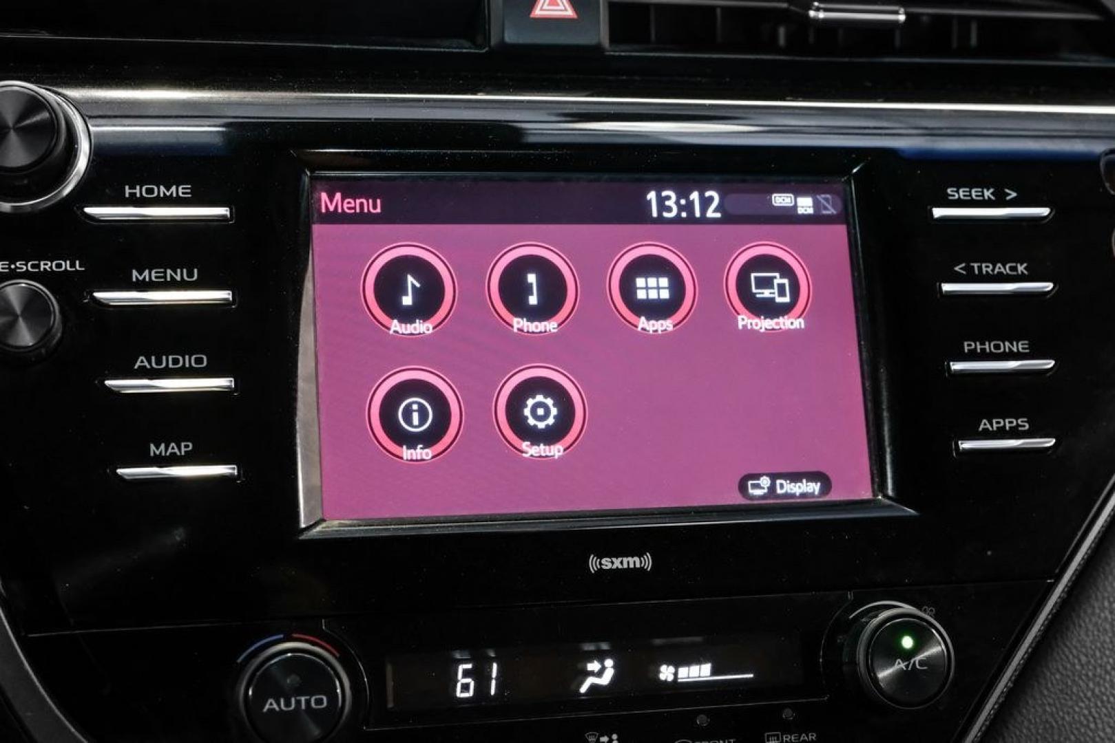 2020 Super White /Black Toyota Camry SE (4T1G11AK2LU) with an 2.5L I4 DOHC 16V engine, Automatic transmission, located at 15300 Midway Rd., Addison, TX, 75001, (972) 702-0011, 32.958321, -96.838074- Photo#25