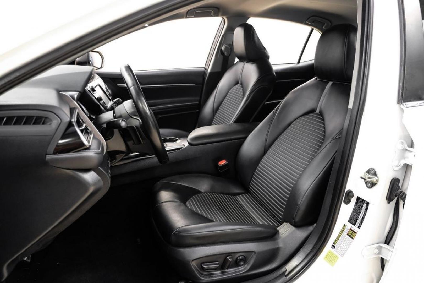 2020 Super White /Black Toyota Camry SE (4T1G11AK2LU) with an 2.5L I4 DOHC 16V engine, Automatic transmission, located at 15300 Midway Rd., Addison, TX, 75001, (972) 702-0011, 32.958321, -96.838074- Photo#28