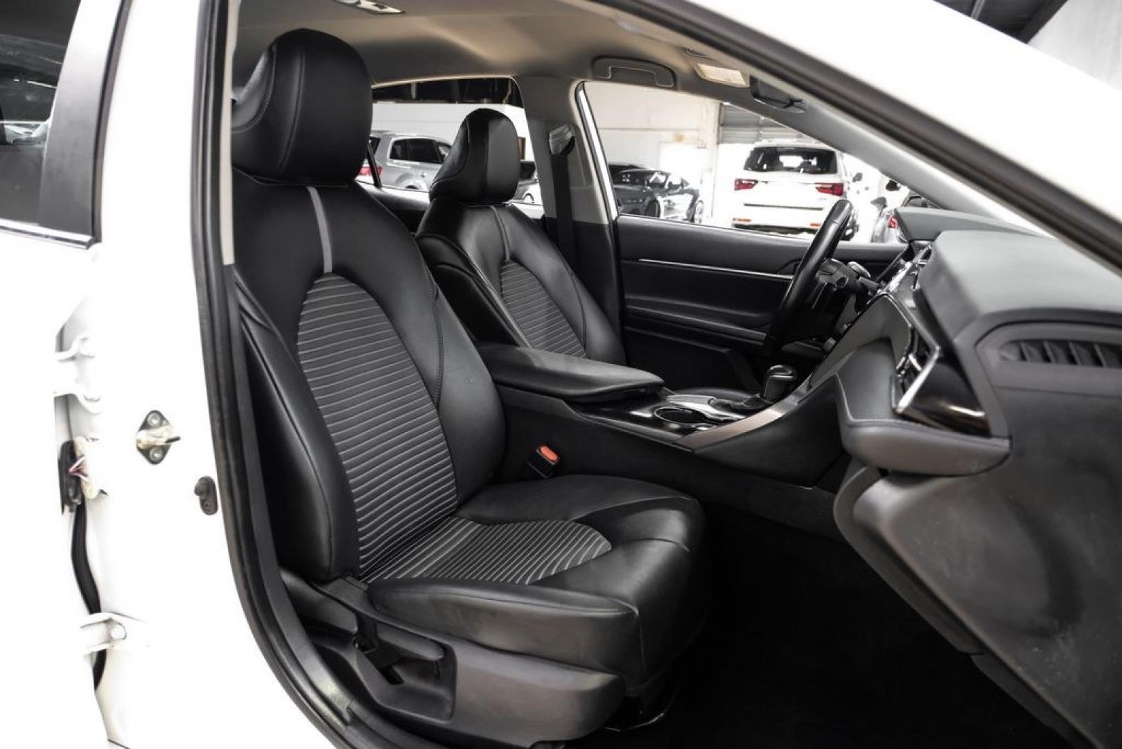 2020 Super White /Black Toyota Camry SE (4T1G11AK2LU) with an 2.5L I4 DOHC 16V engine, Automatic transmission, located at 15300 Midway Rd., Addison, TX, 75001, (972) 702-0011, 32.958321, -96.838074- Photo#29