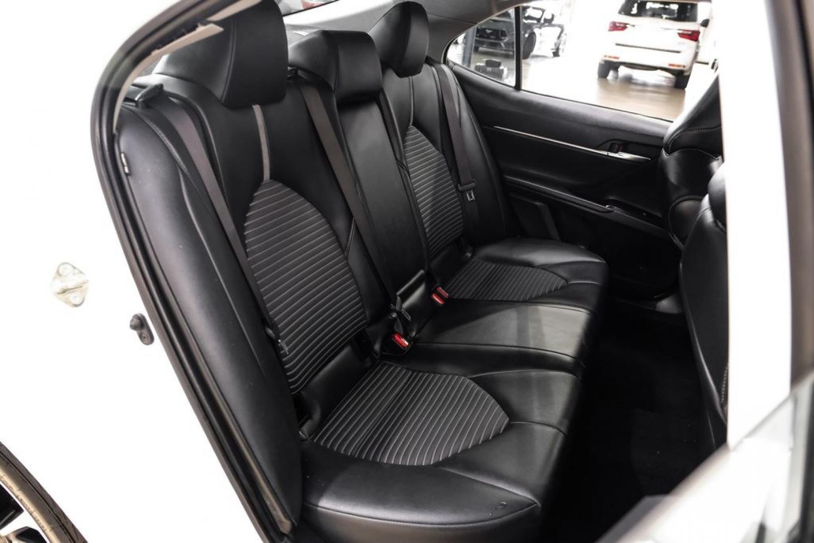 2020 Super White /Black Toyota Camry SE (4T1G11AK2LU) with an 2.5L I4 DOHC 16V engine, Automatic transmission, located at 15300 Midway Rd., Addison, TX, 75001, (972) 702-0011, 32.958321, -96.838074- Photo#31