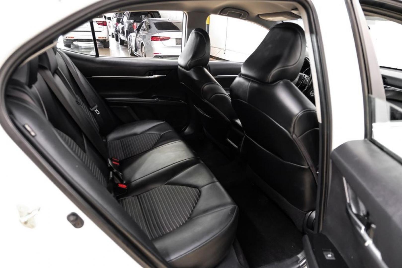 2020 Super White /Black Toyota Camry SE (4T1G11AK2LU) with an 2.5L I4 DOHC 16V engine, Automatic transmission, located at 15300 Midway Rd., Addison, TX, 75001, (972) 702-0011, 32.958321, -96.838074- Photo#32